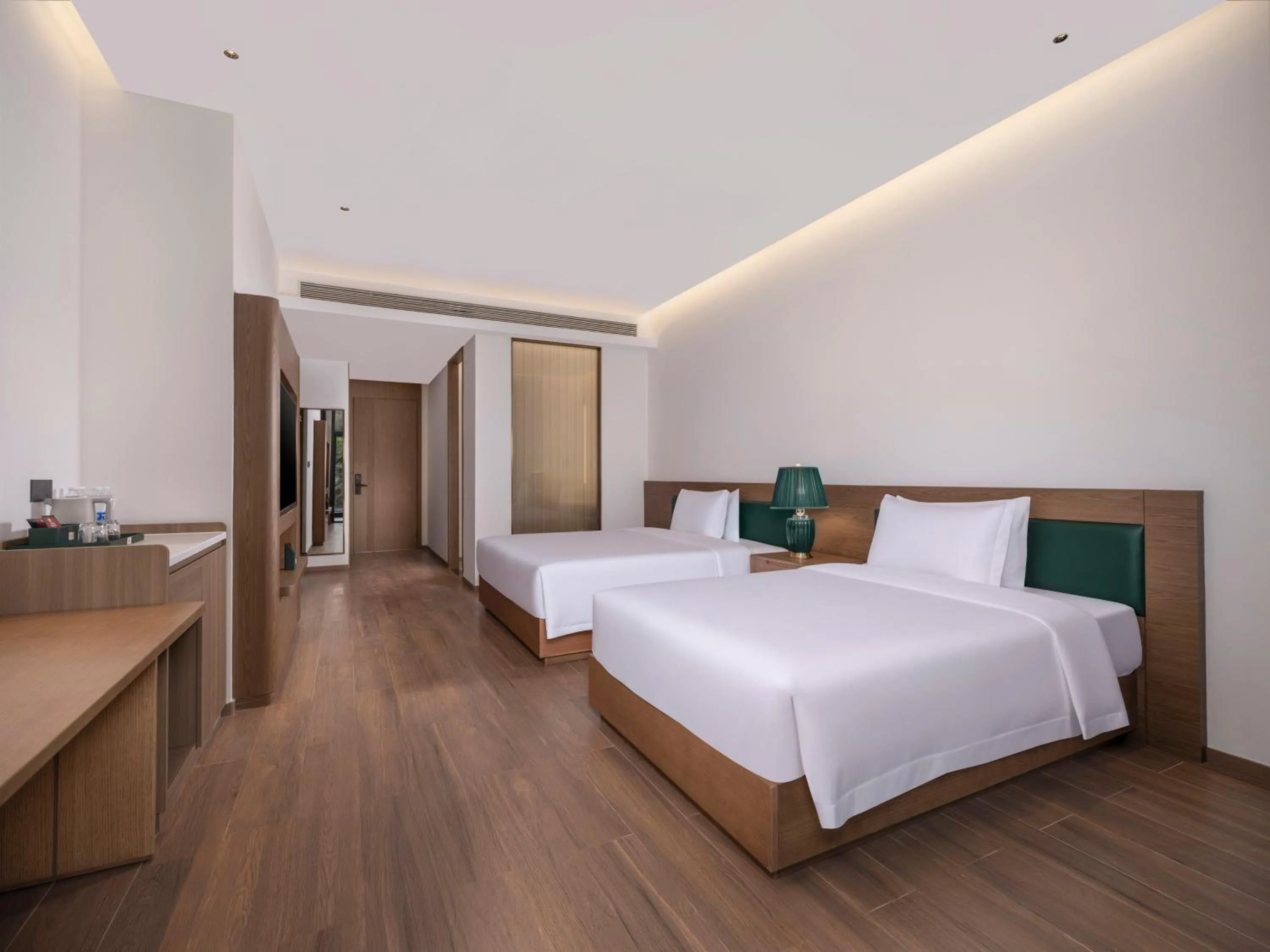 Photo of the whole room, Bed in Holiday Inn Resort Wanning Shenzhou Peninsula by IHG
