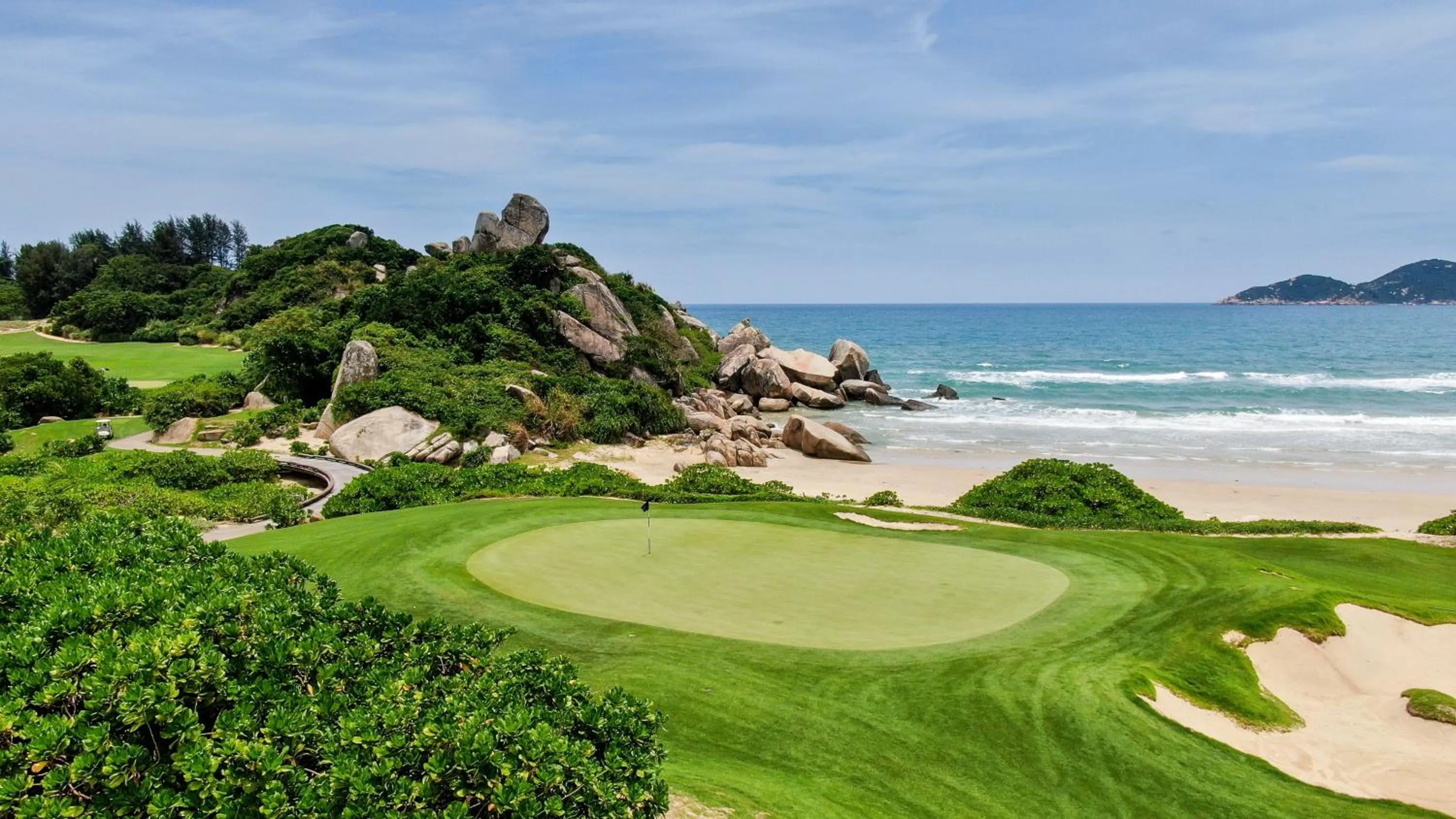 Golfcourse in Holiday Inn Resort Wanning Shenzhou Peninsula by IHG