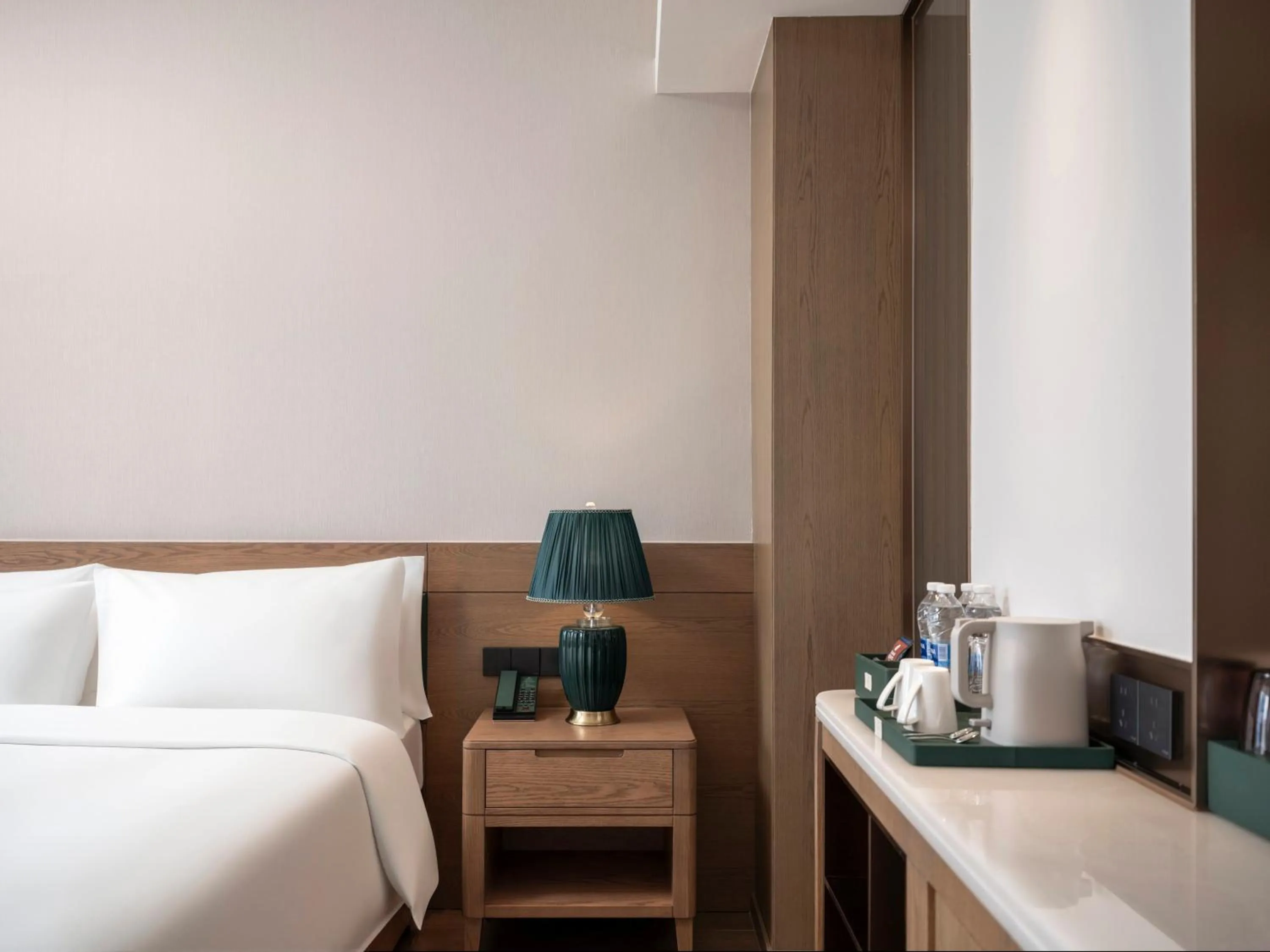 Photo of the whole room, Bed in Holiday Inn Resort Wanning Shenzhou Peninsula by IHG