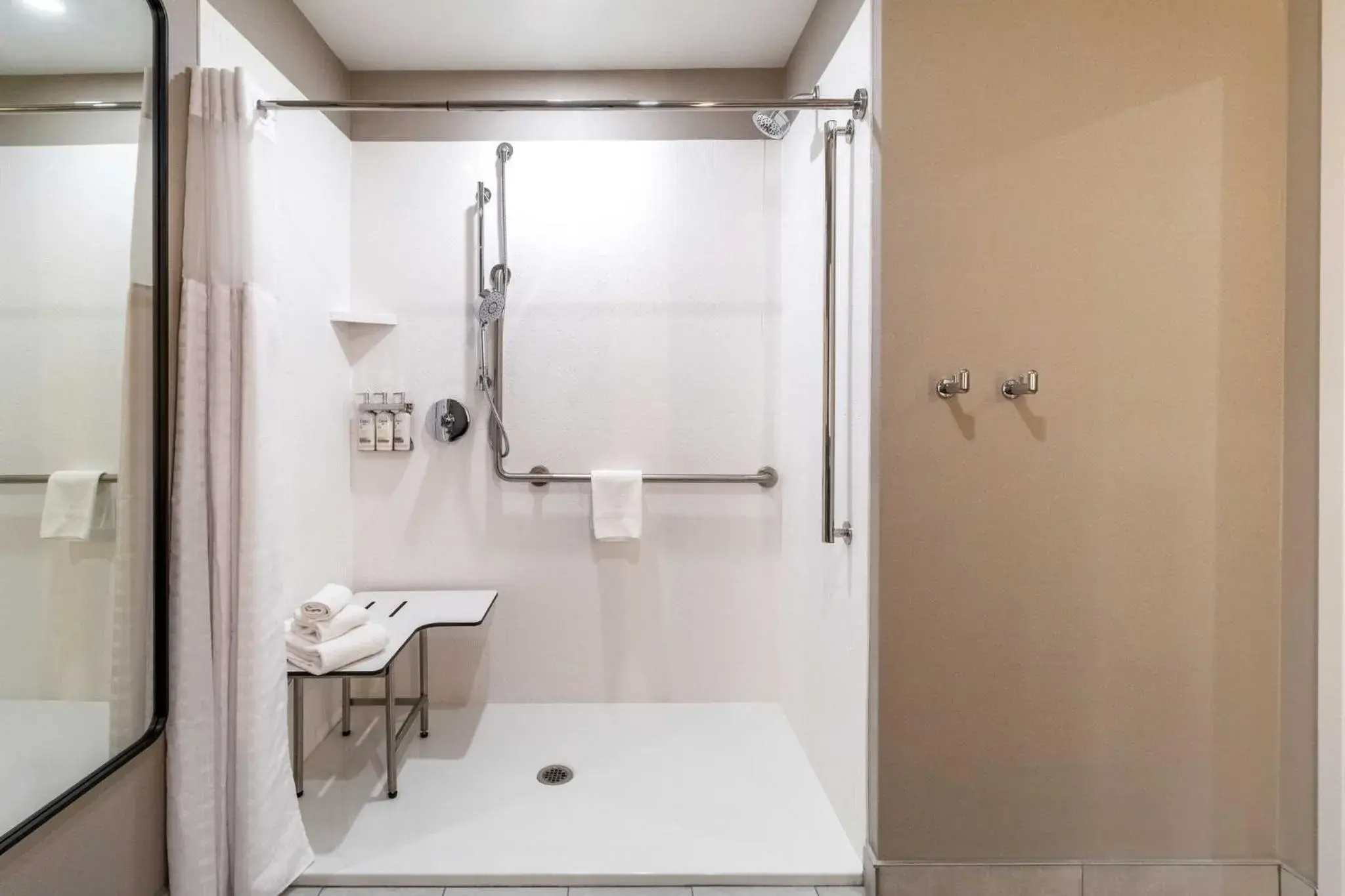 Queen Studio Suite with Mobility Accessible Roll-In Shower - single occupancy in Staybridge Suites Halifax - Dartmouth by IHG Queen Studio Suite with Mobility Accessible Roll-In Shower - single occupancy in Staybridge Suites Halifax - Dartmouth by IHG