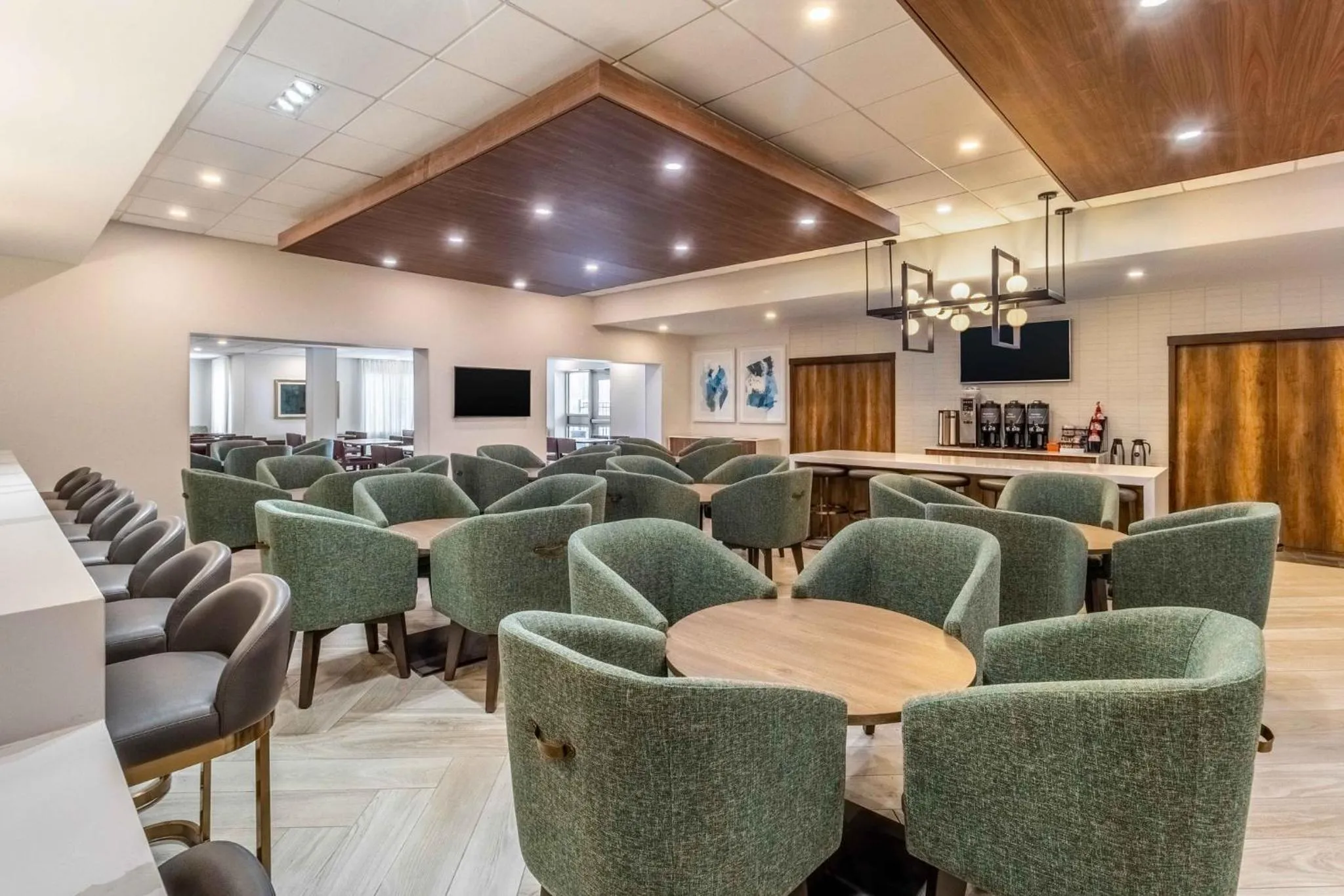 Lounge or bar in Staybridge Suites Halifax - Dartmouth by IHG