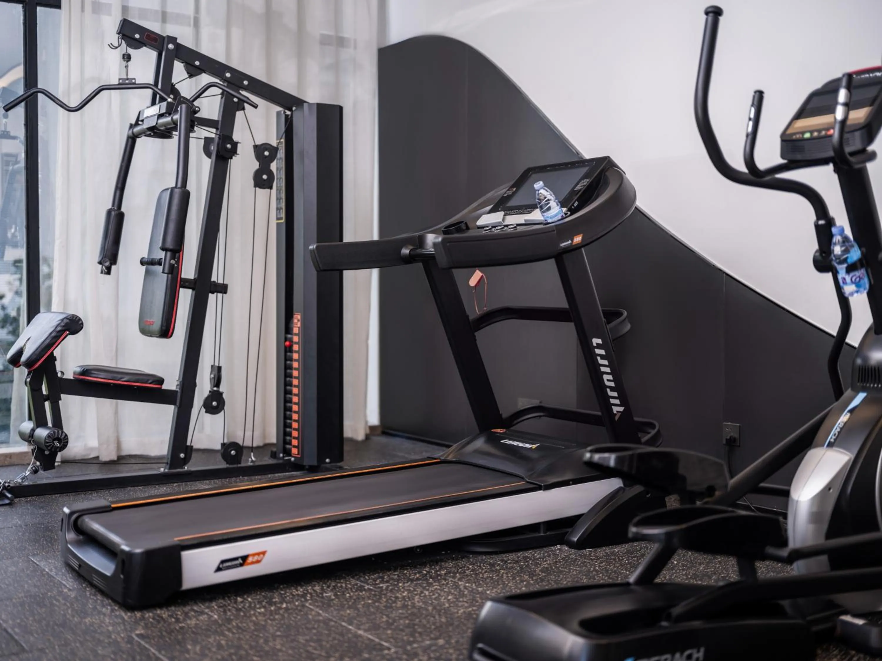 Fitness centre/facilities in Holiday Inn Express Zhuhai Grand Theater by IHG