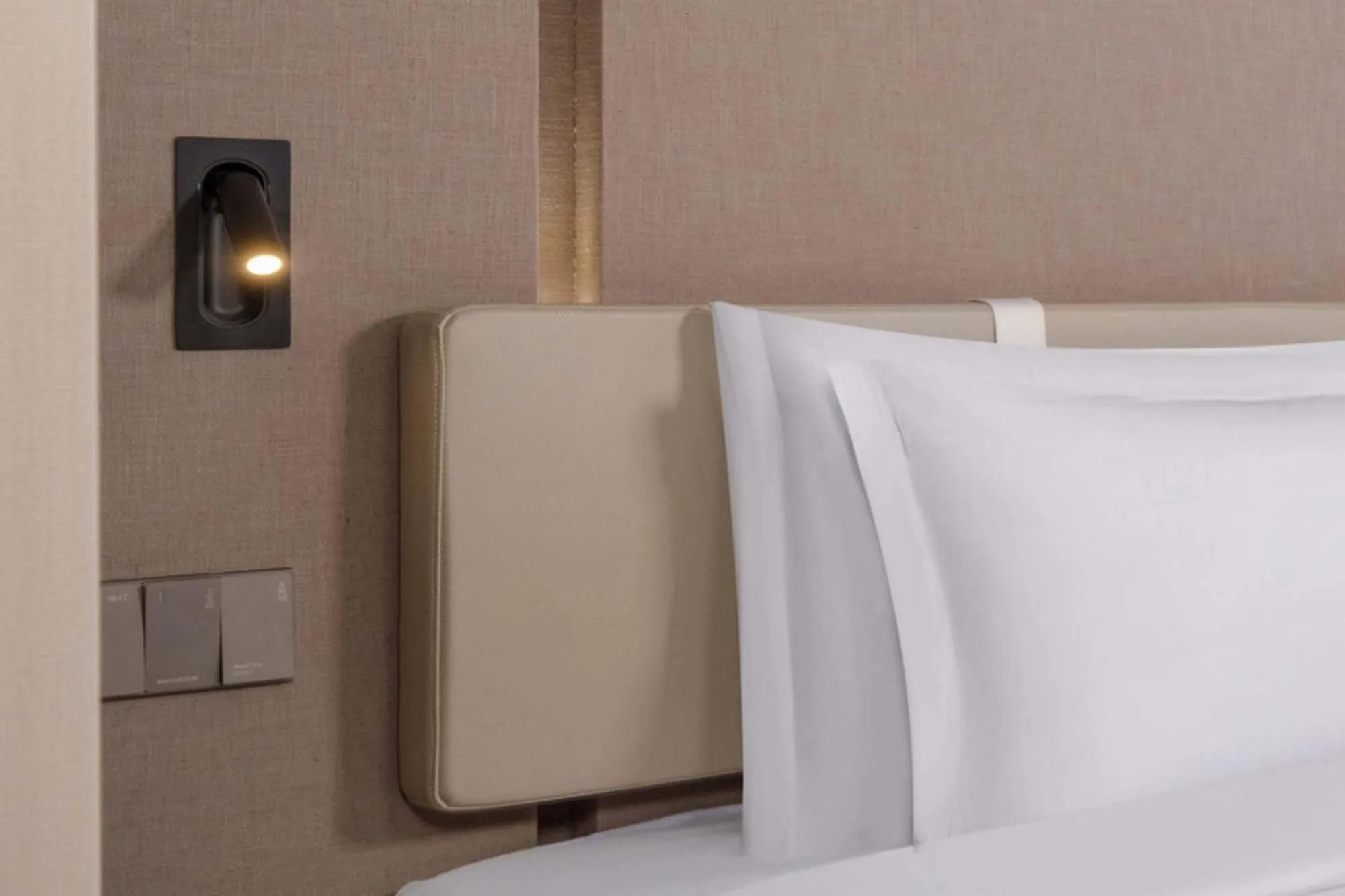 Bed in Holiday Inn Express Zhuhai Grand Theater by IHG