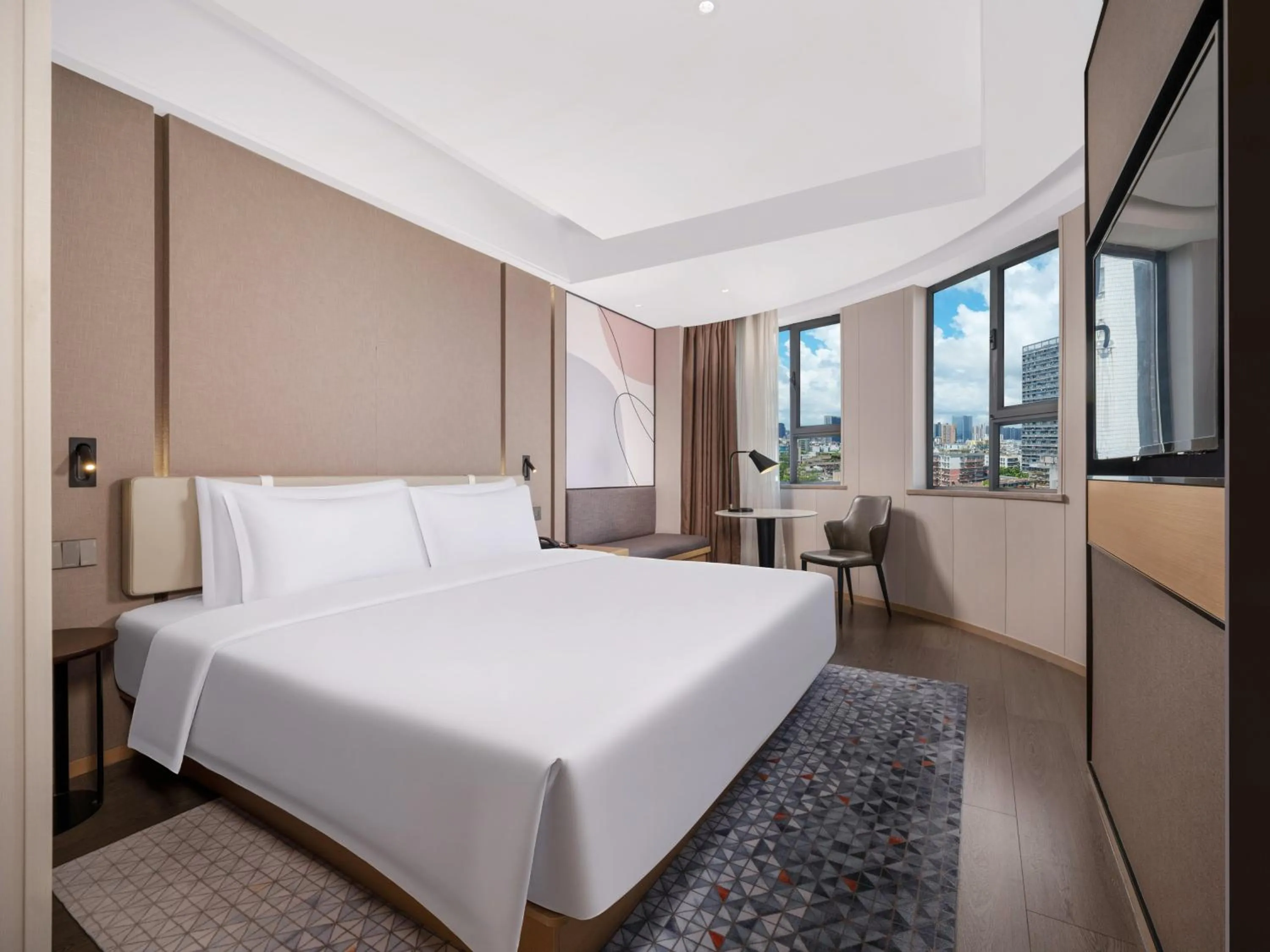 Photo of the whole room, Bed in Holiday Inn Express Zhuhai Grand Theater by IHG