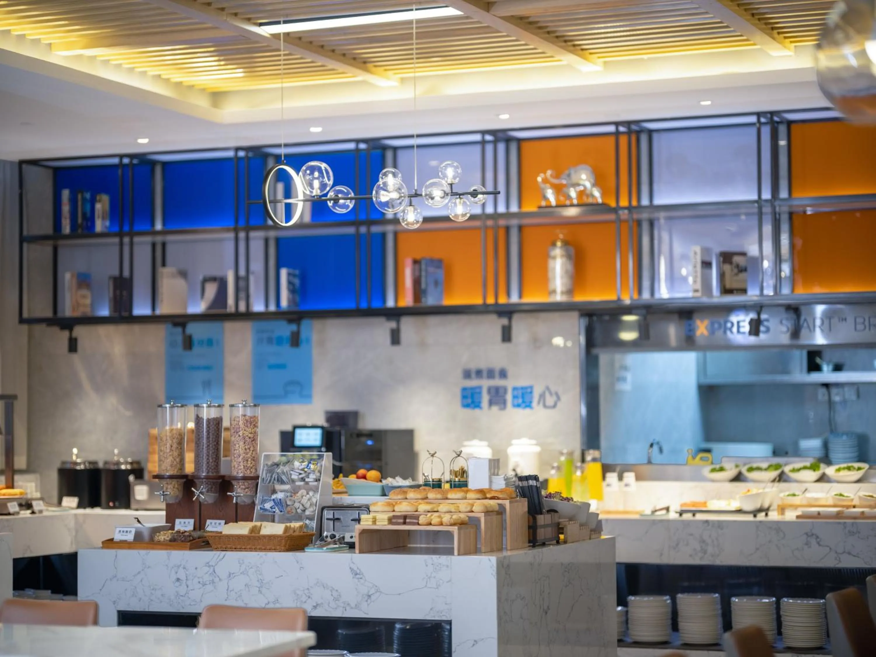 Restaurant/places to eat in Holiday Inn Express Zhuhai Grand Theater by IHG