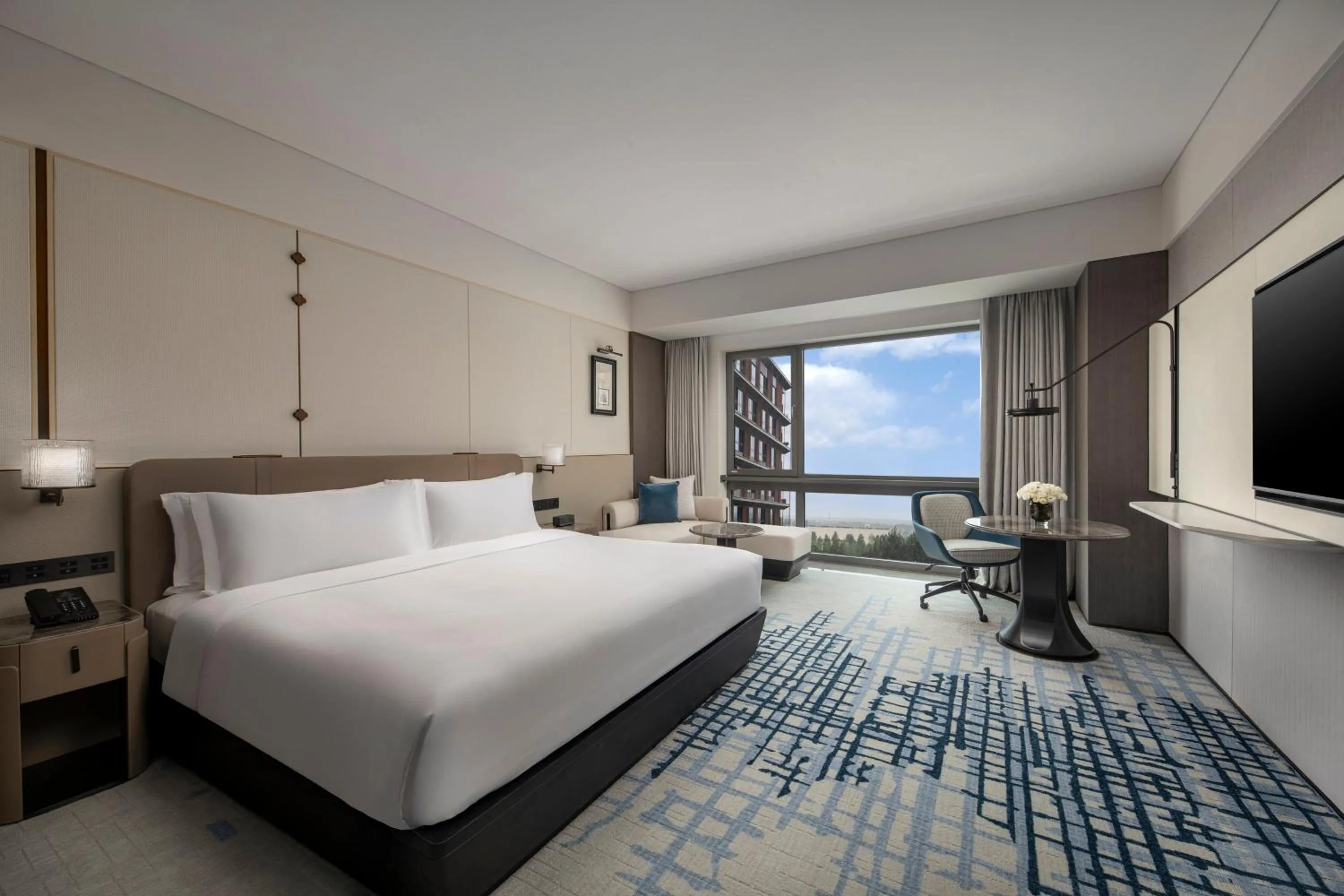 Photo of the whole room, Bed in Crowne Plaza Beijing Tongzhou