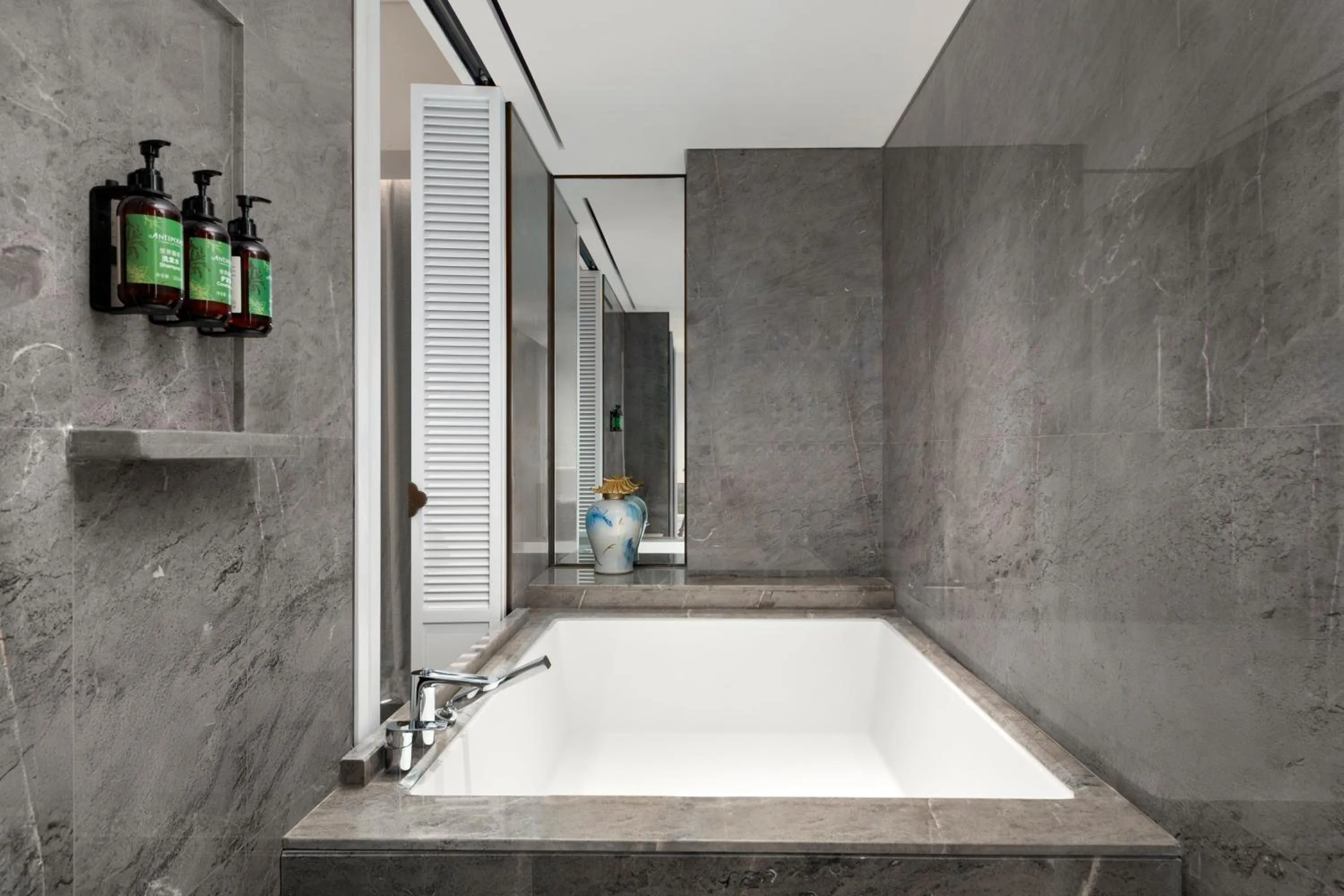 Photo of the whole room in Crowne Plaza Beijing Tongzhou