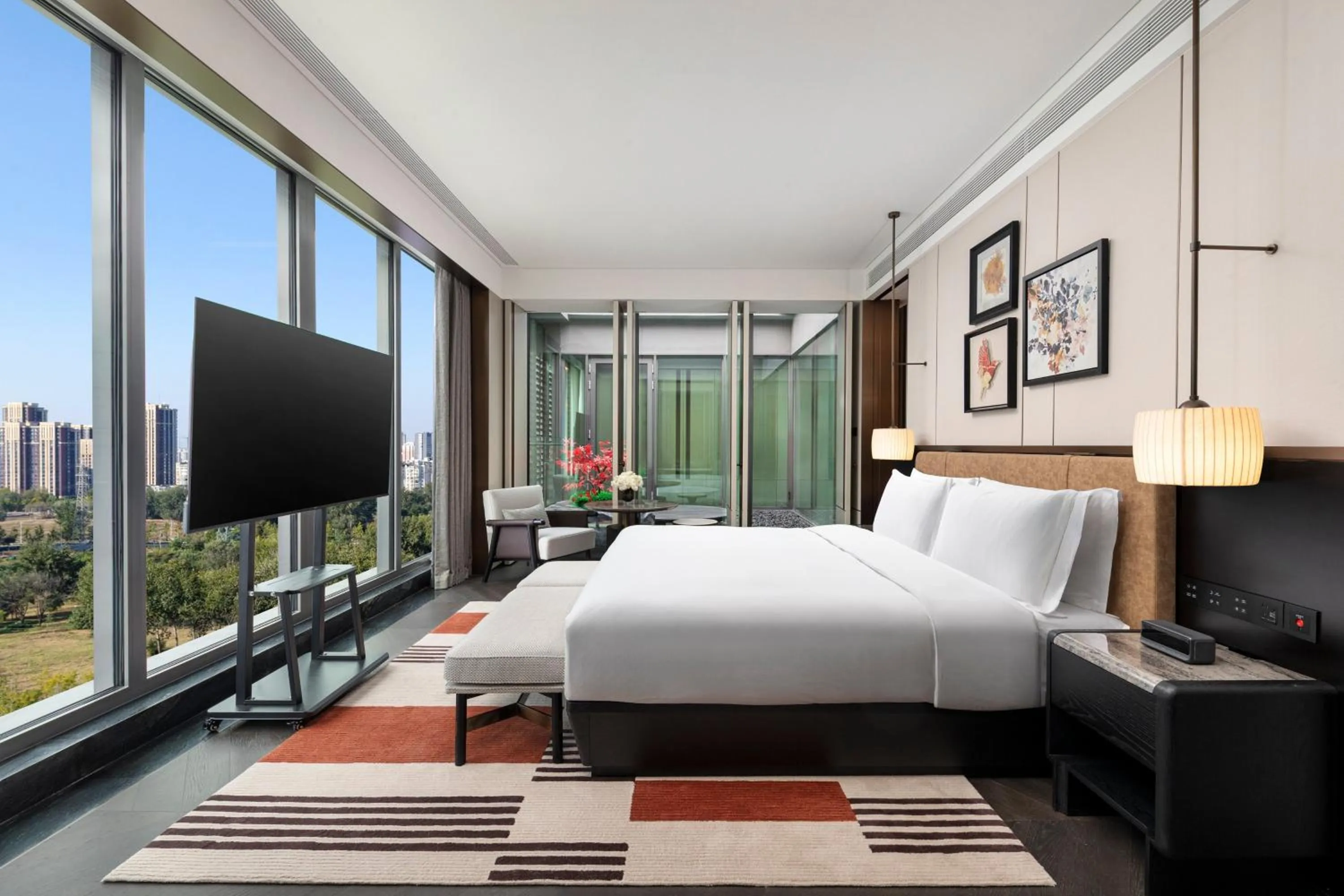 Photo of the whole room, Bed in Crowne Plaza Beijing Tongzhou