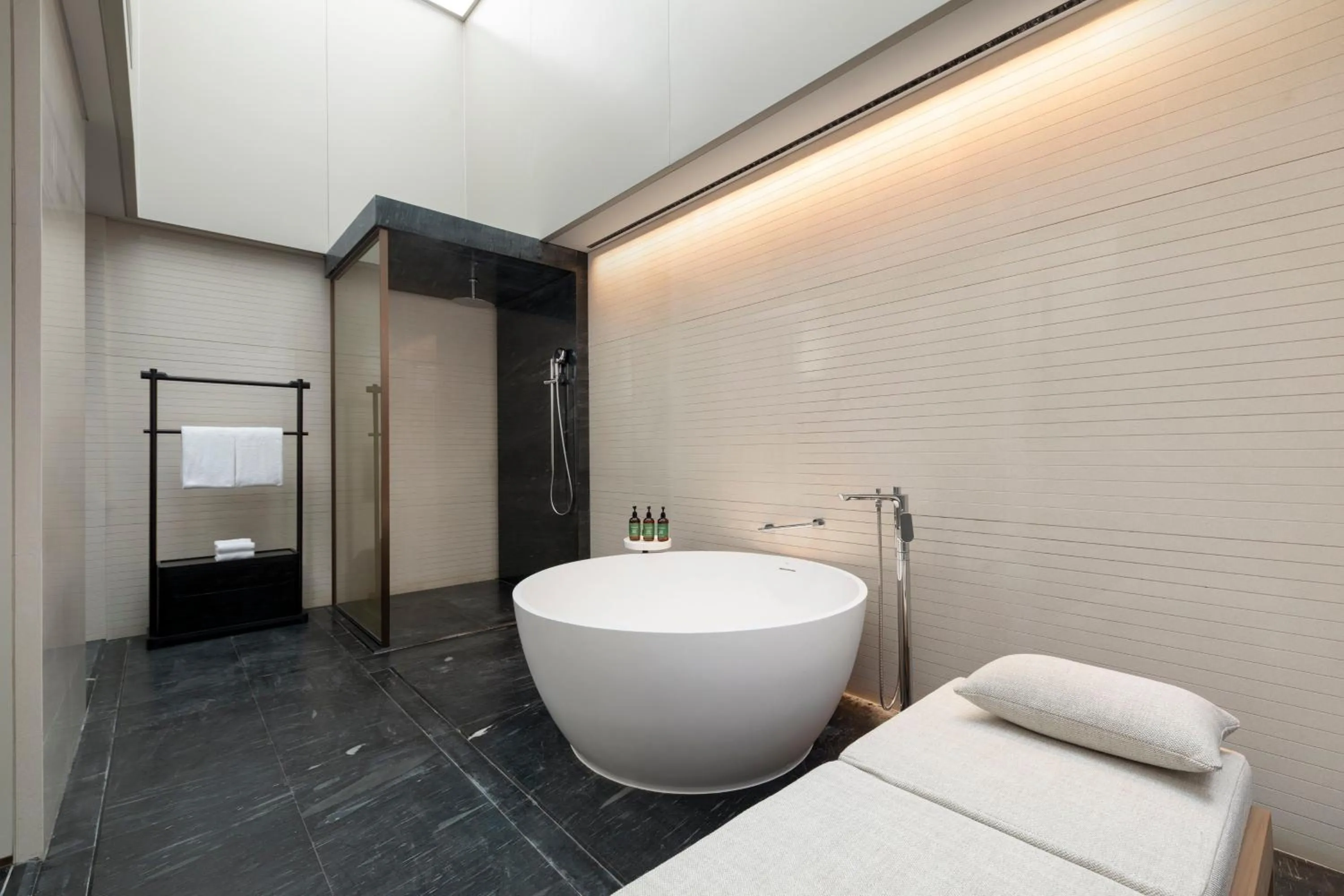 Photo of the whole room in Crowne Plaza Beijing Tongzhou