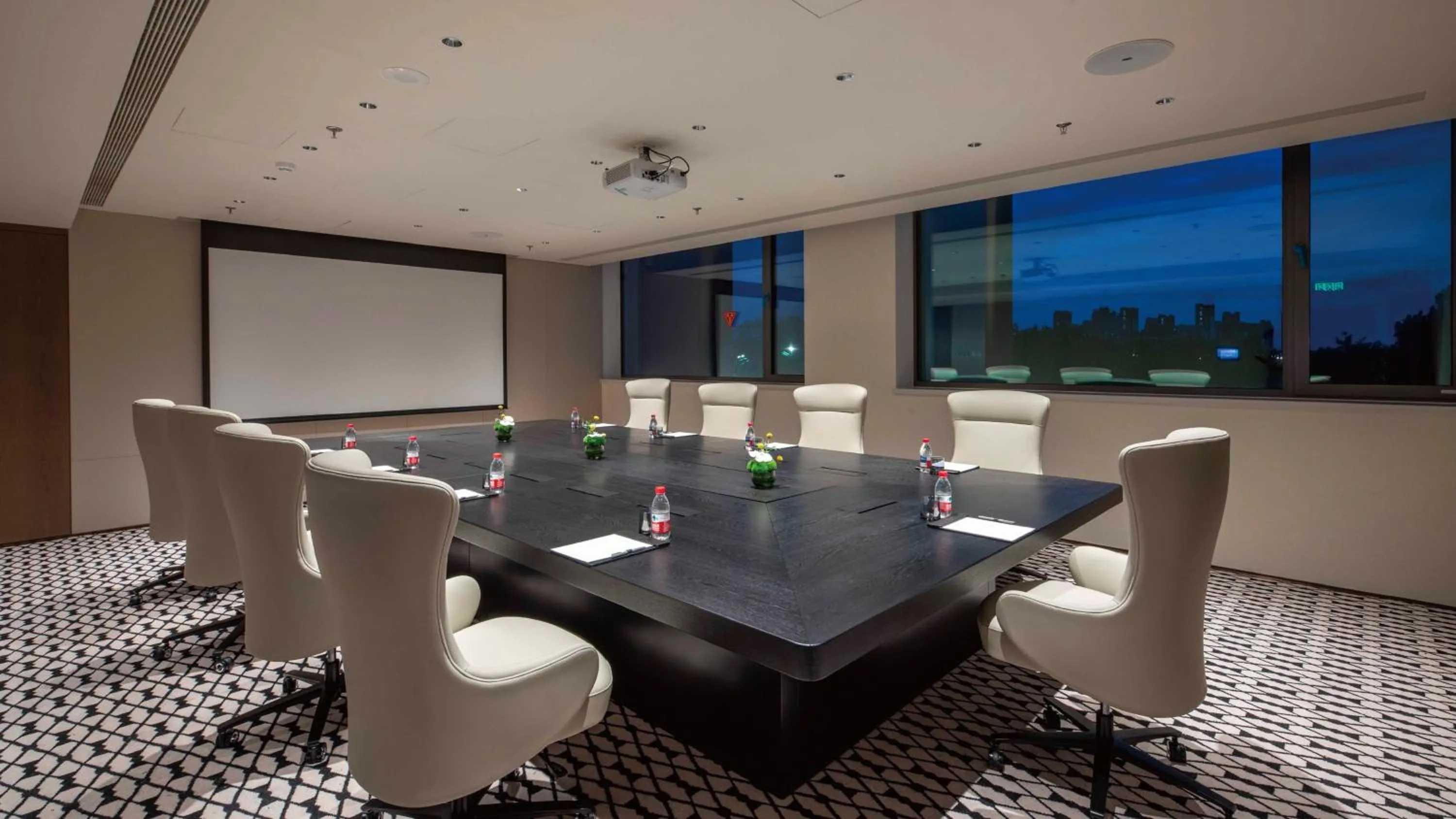 Meeting/conference room in Crowne Plaza Beijing Tongzhou