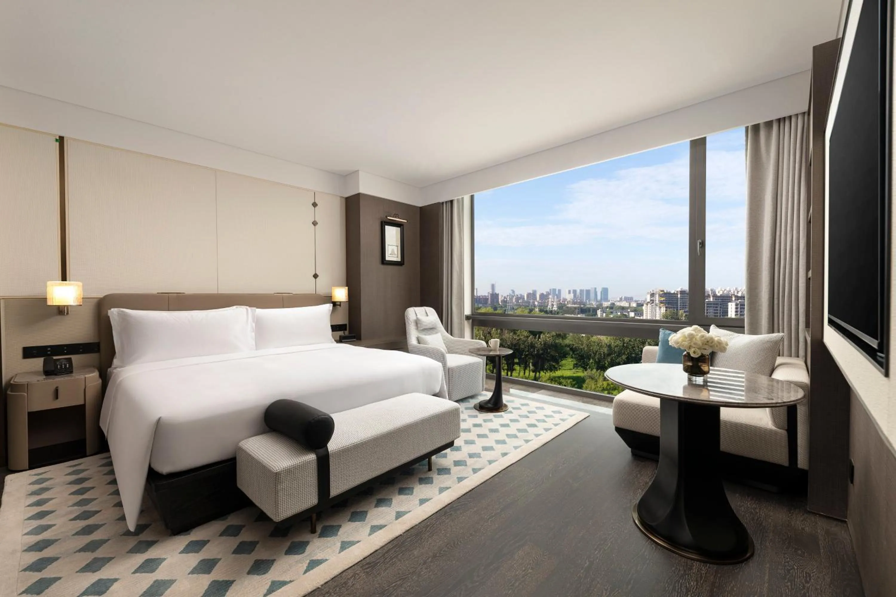 Photo of the whole room, Bed in Crowne Plaza Beijing Tongzhou