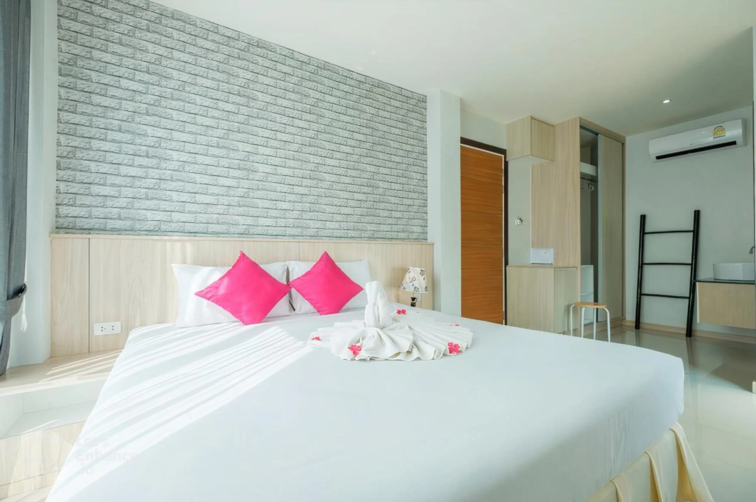 Bed in The Wings Boutique Hotels Krabi Ko Lanta