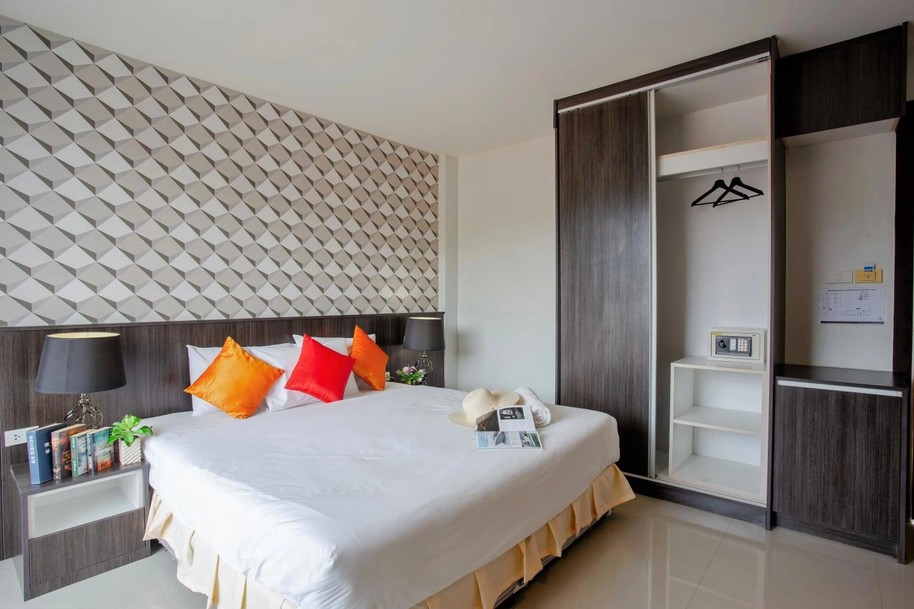 Bed in The Wings Boutique Hotels Krabi Ko Lanta