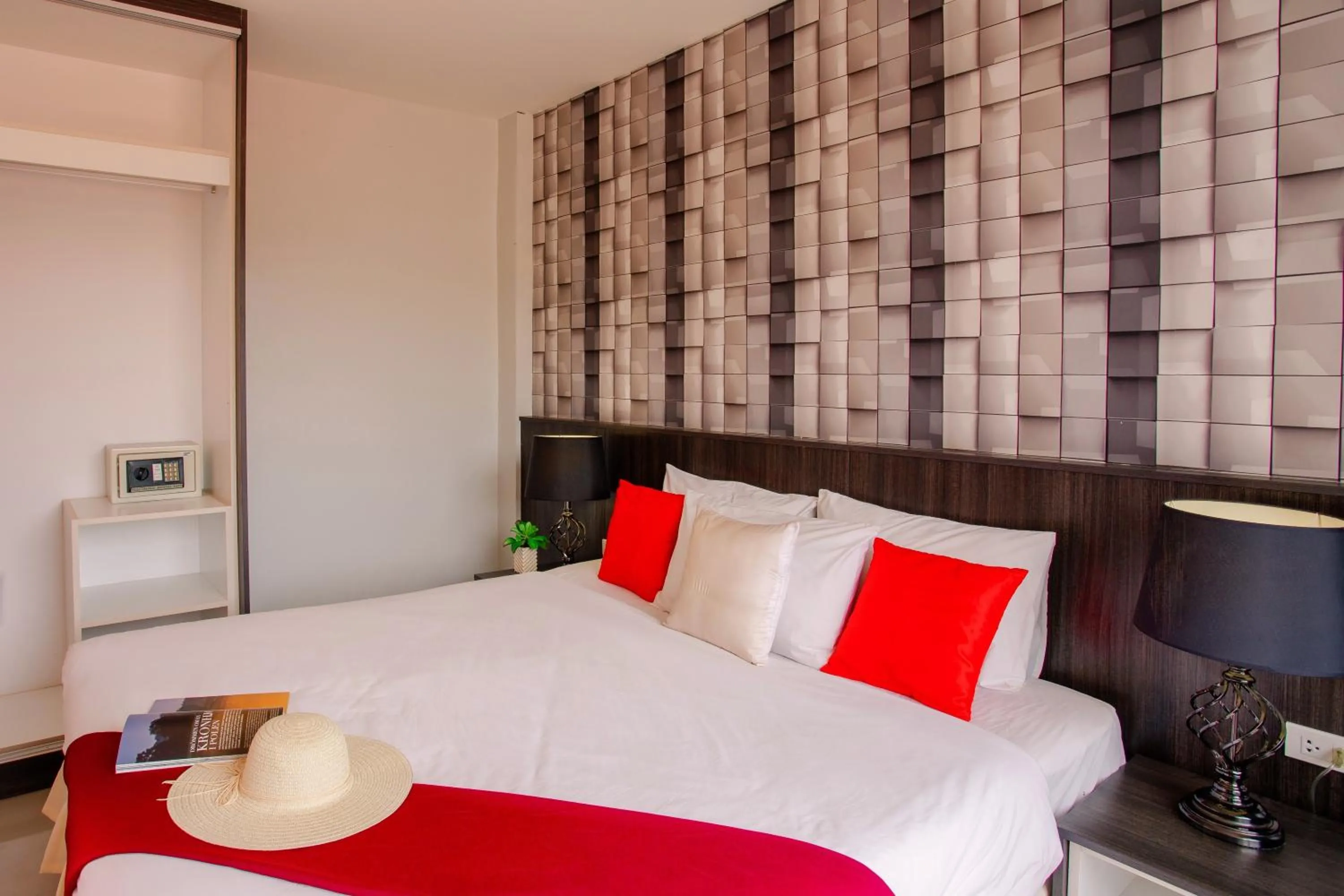 Bed in The Wings Boutique Hotels Krabi Ko Lanta