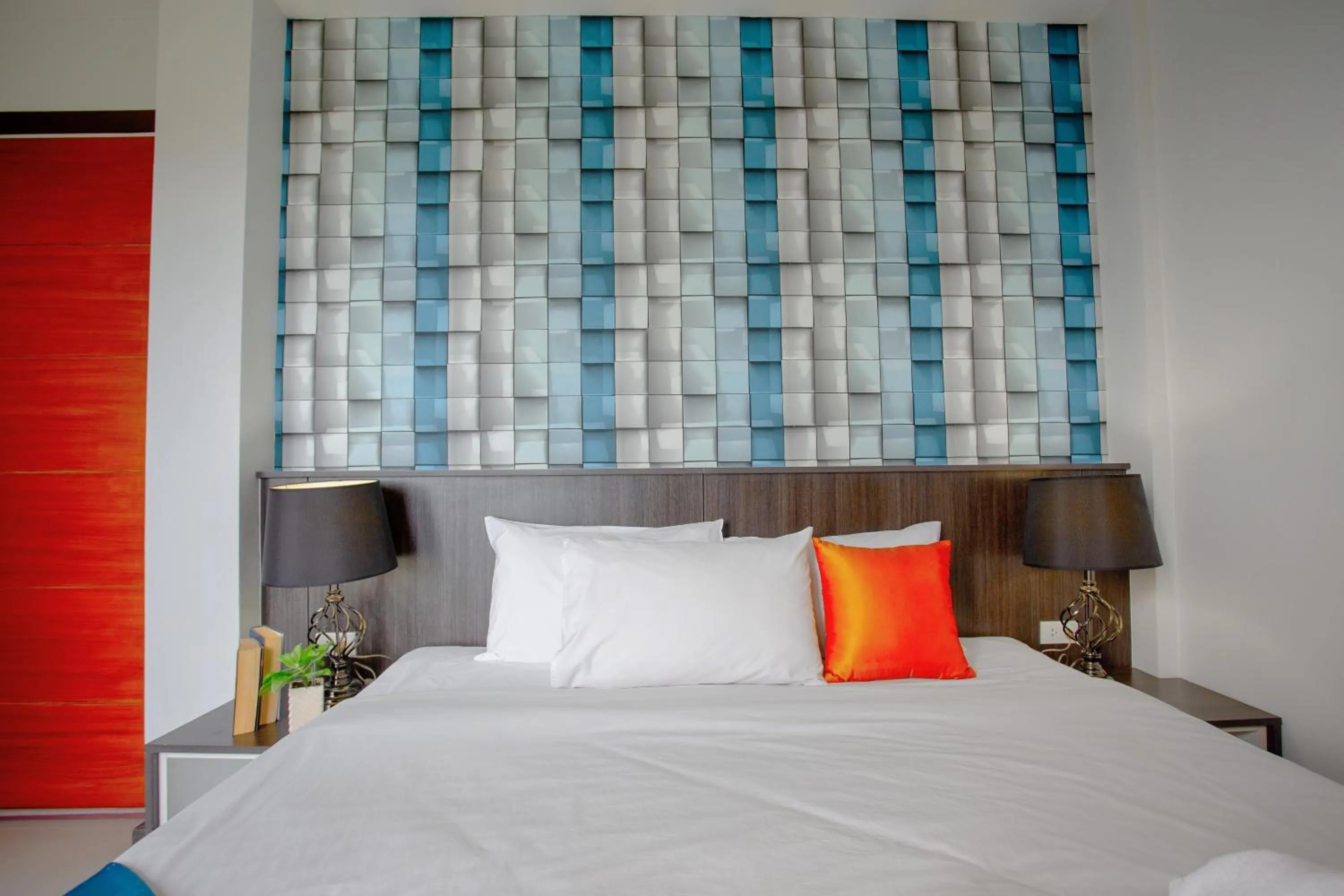 Bed in The Wings Boutique Hotels Krabi Ko Lanta