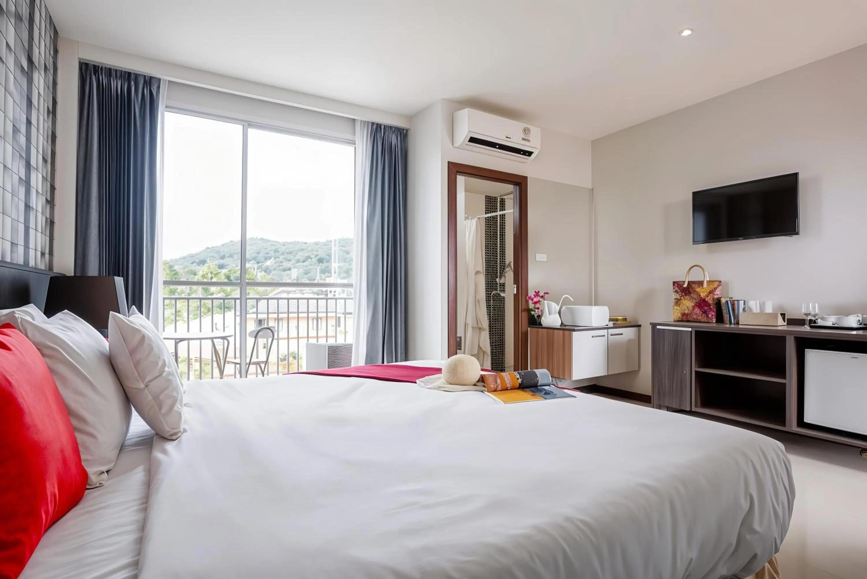 Communal lounge/ TV room, Bed in The Wings Boutique Hotels Krabi Ko Lanta