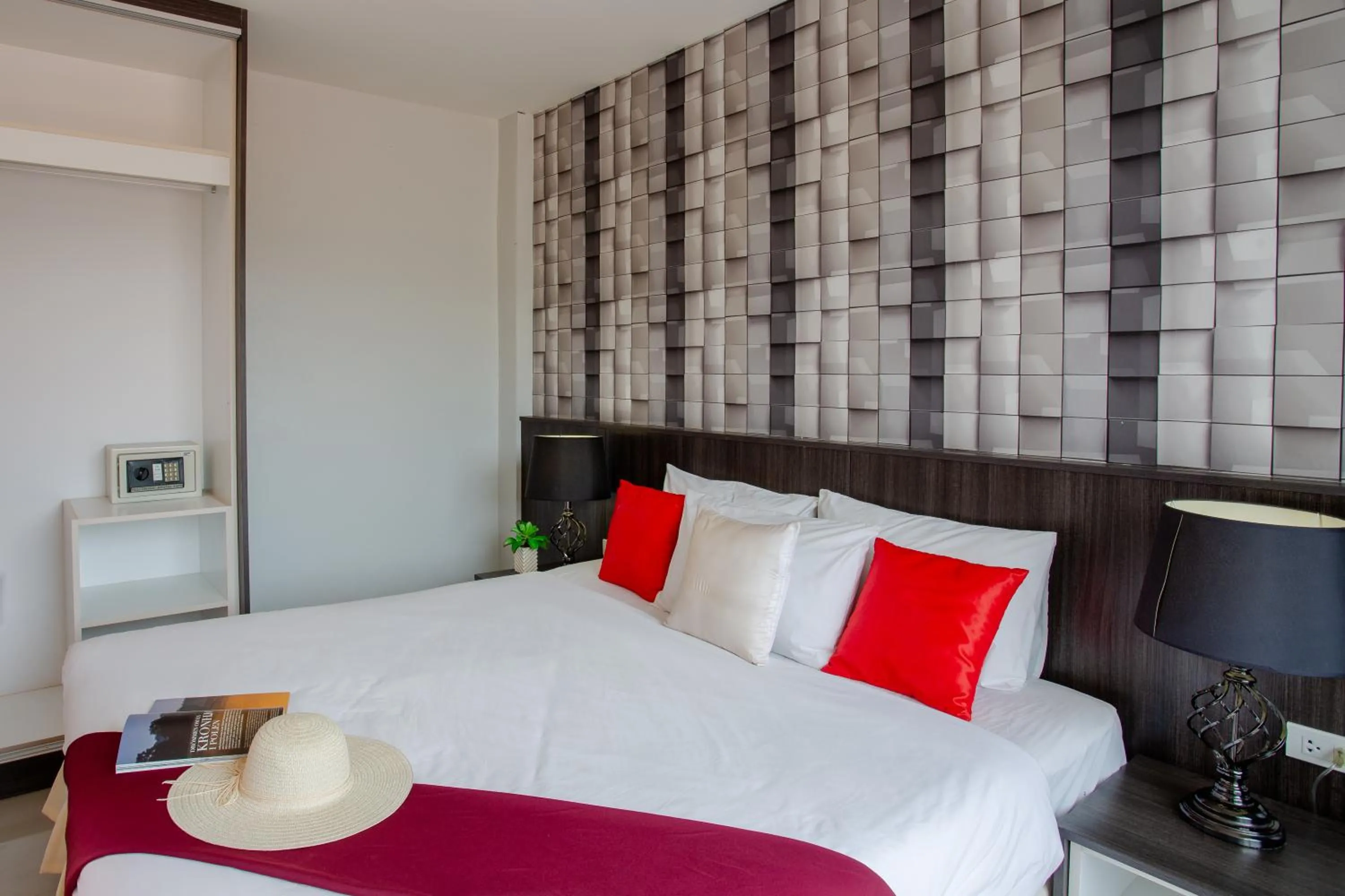 Bed in The Wings Boutique Hotels Krabi Ko Lanta