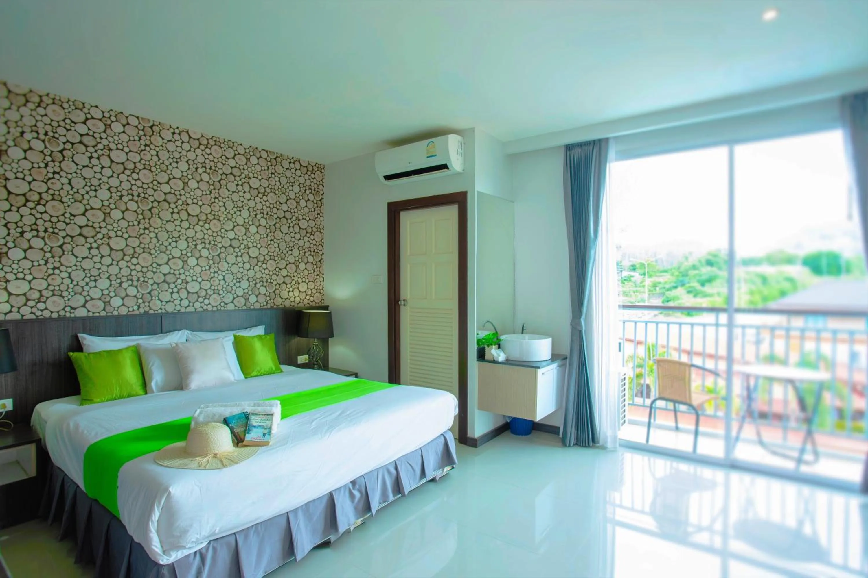 Bed in The Wings Boutique Hotels Krabi Ko Lanta