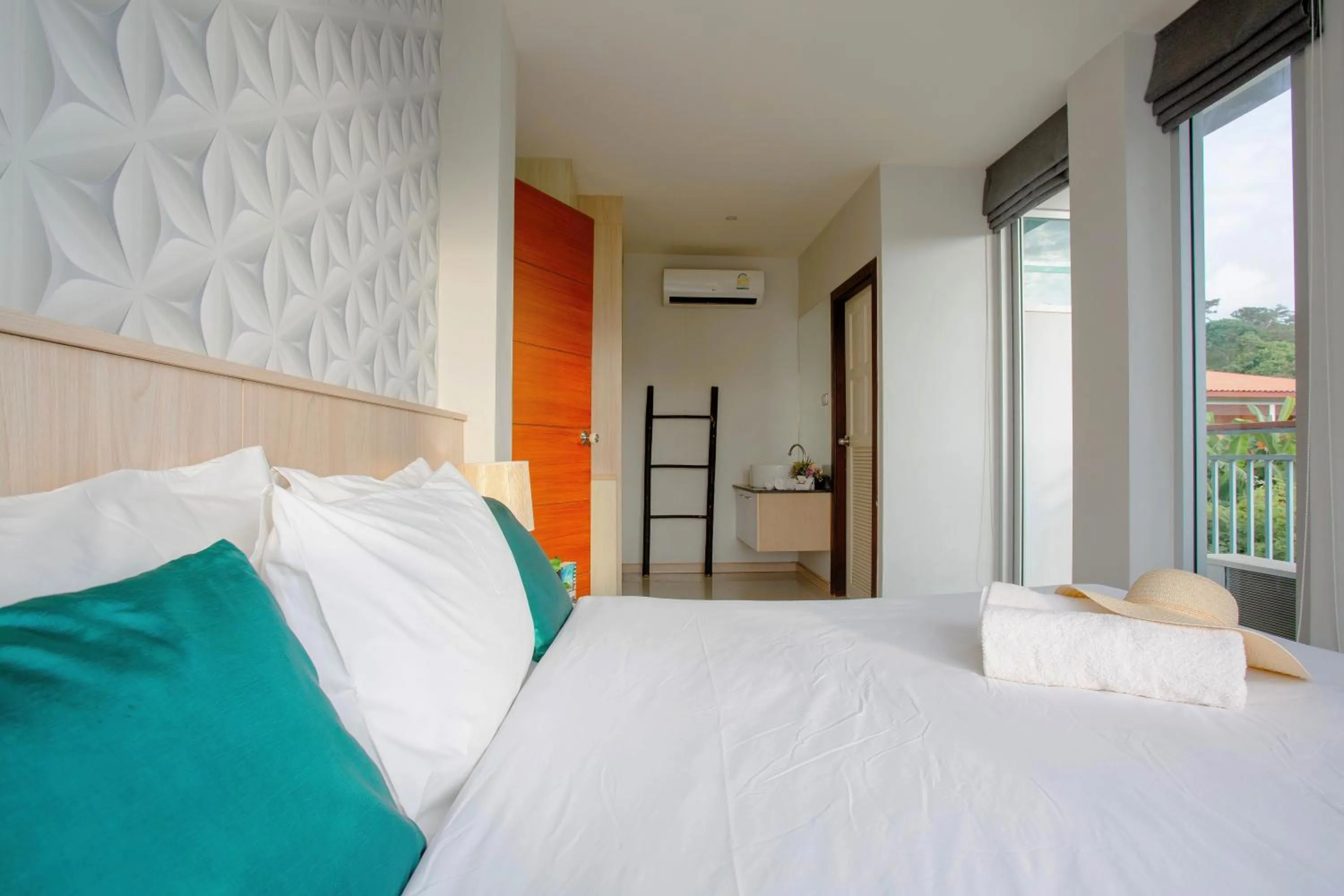 Bed in The Wings Boutique Hotels Krabi Ko Lanta