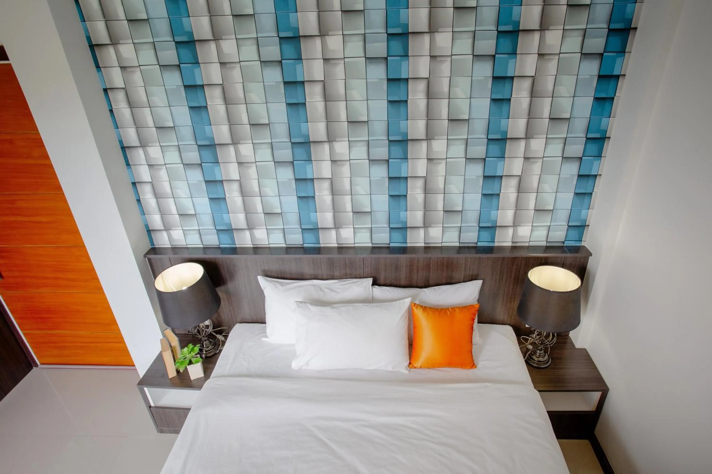 Bed in The Wings Boutique Hotels Krabi Ko Lanta