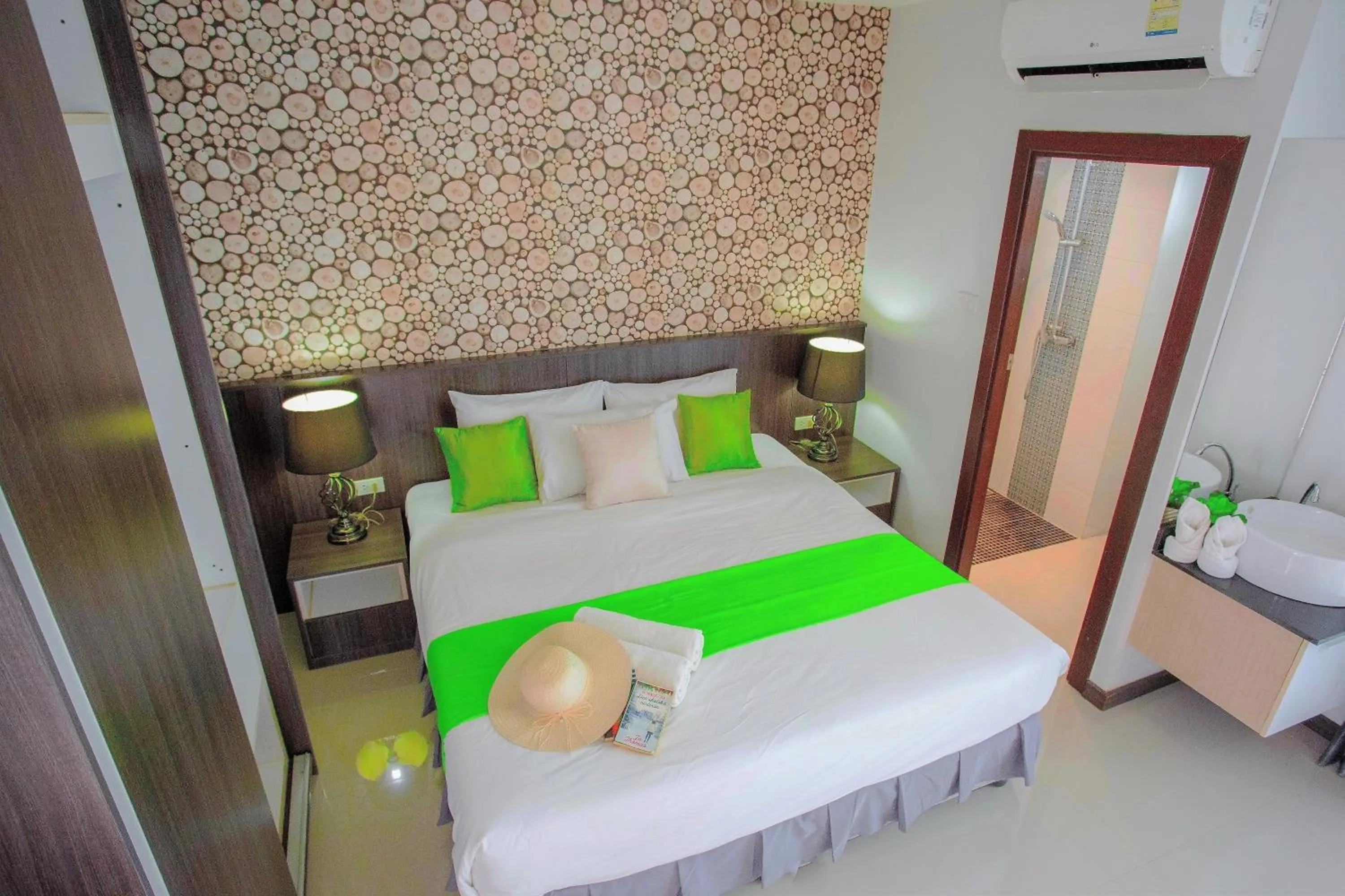 Bed in The Wings Boutique Hotels Krabi Ko Lanta