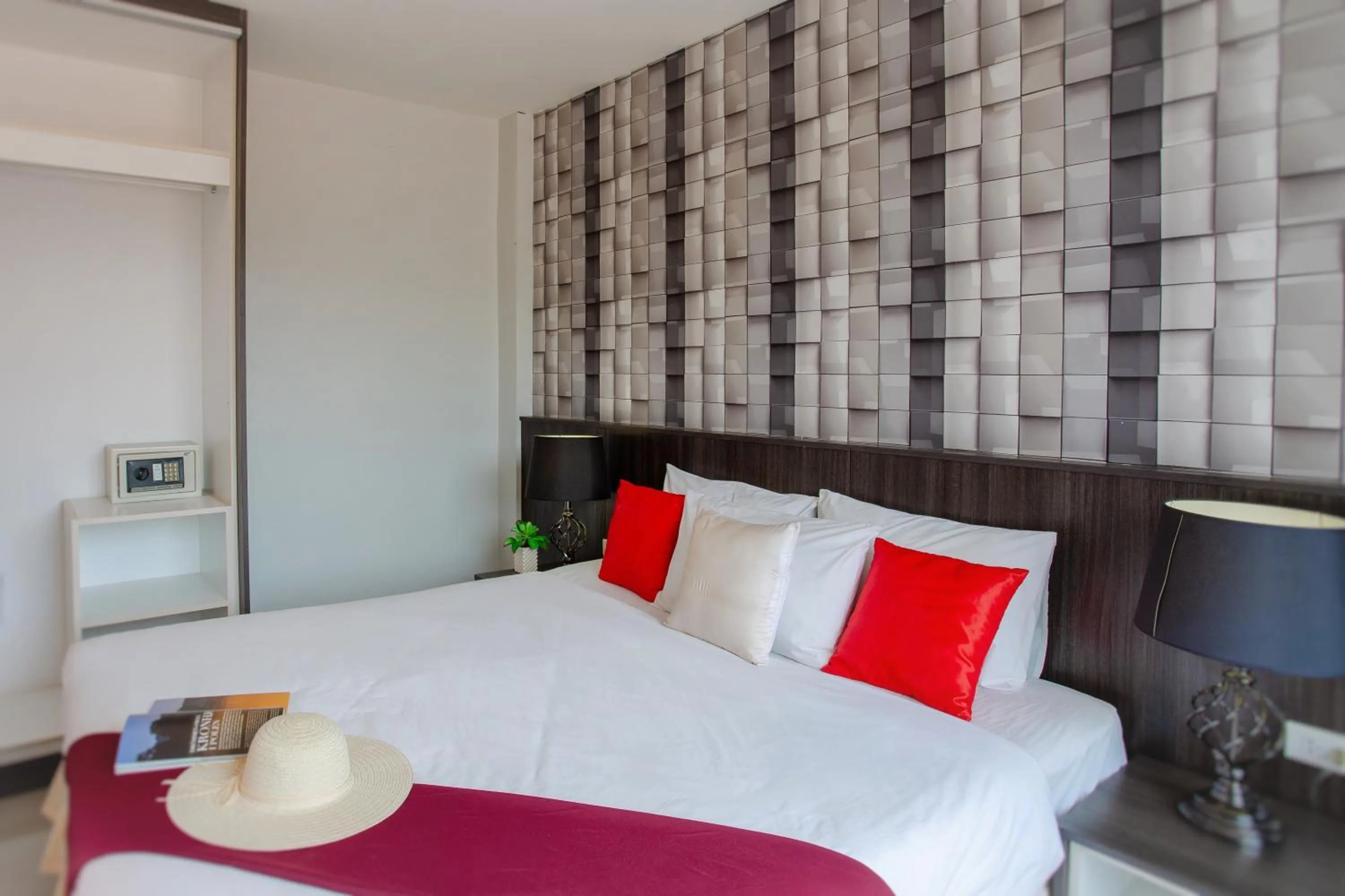 Bed in The Wings Boutique Hotels Krabi Ko Lanta