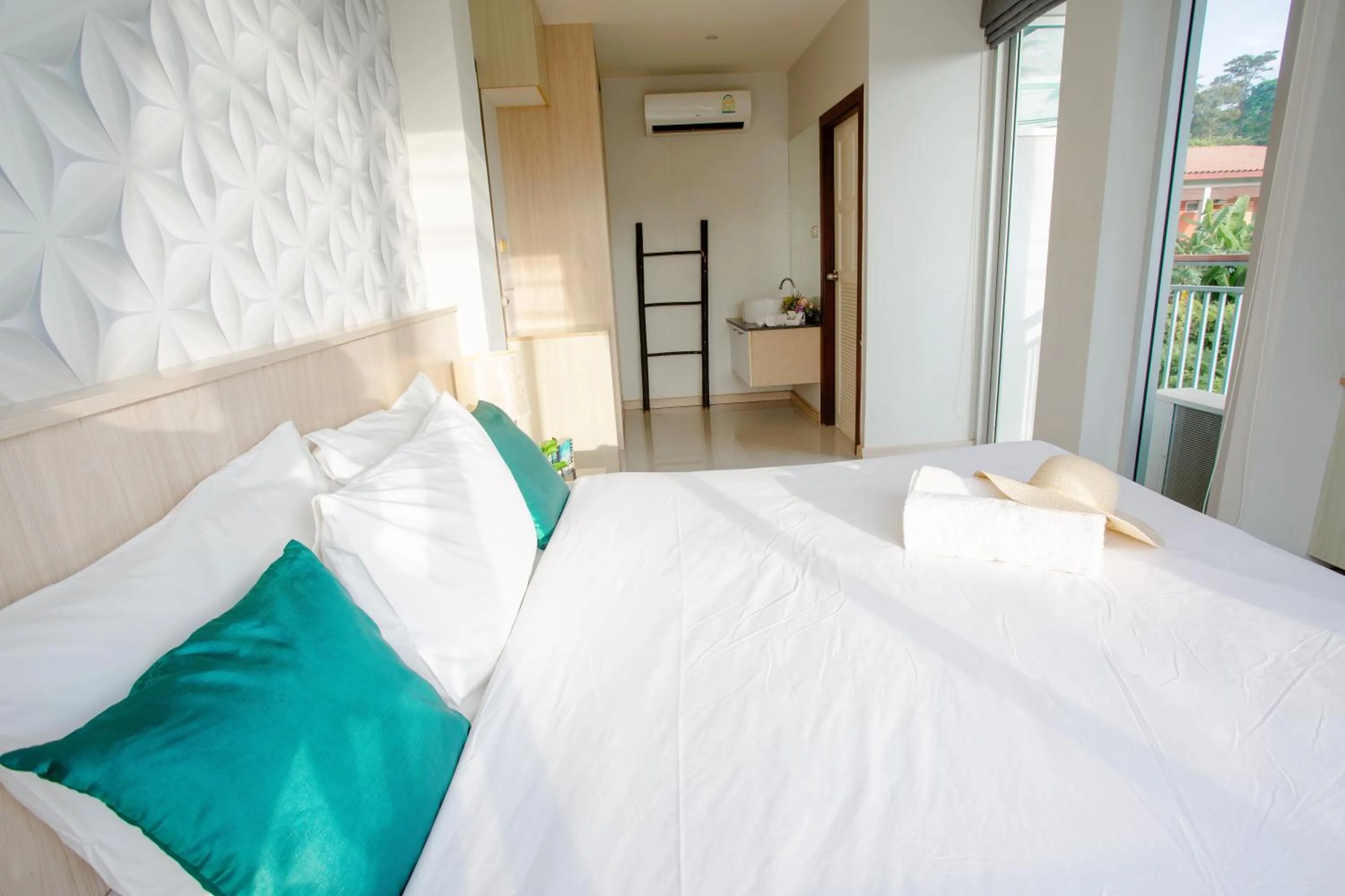 Bed in The Wings Boutique Hotels Krabi Ko Lanta