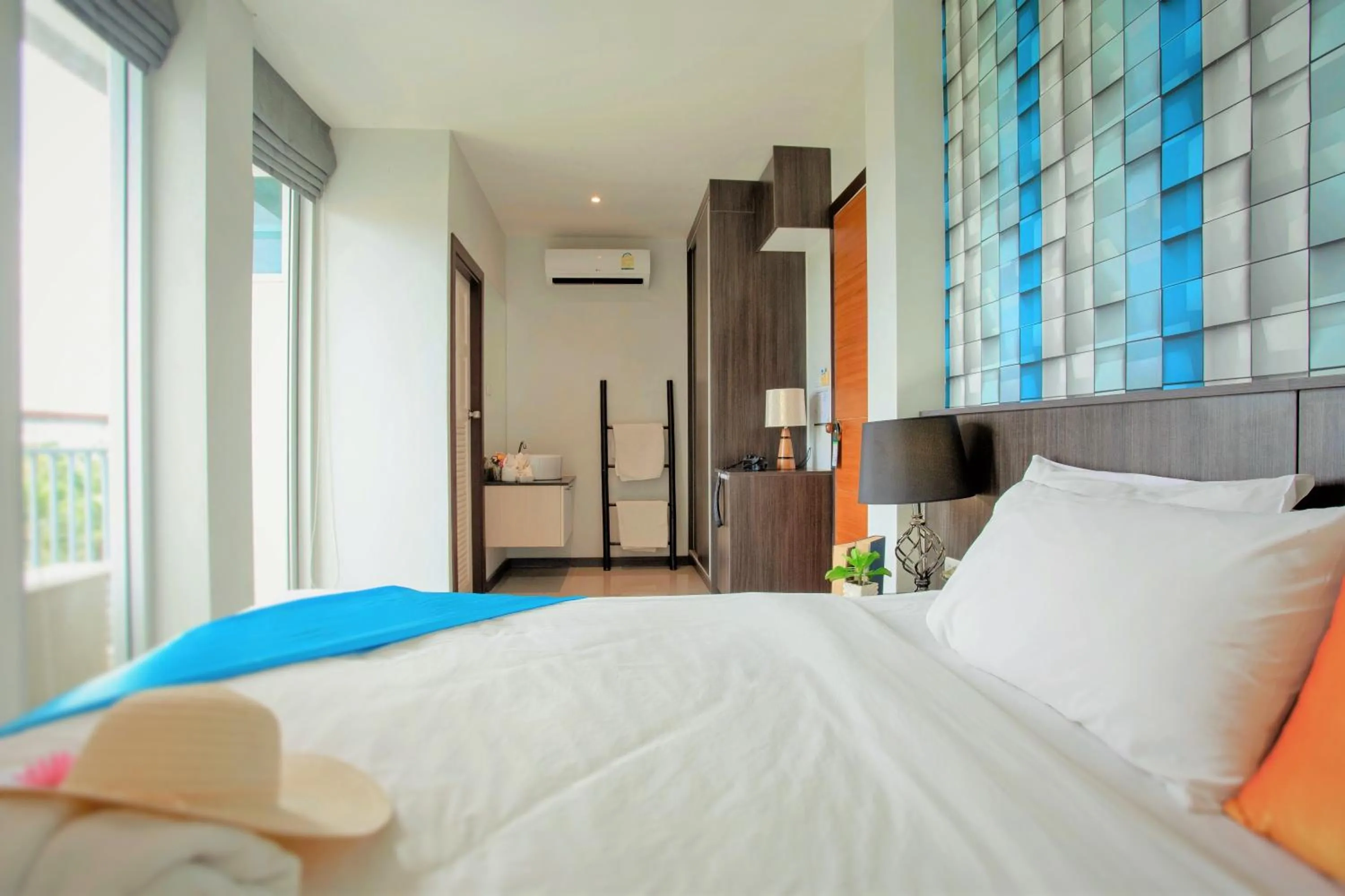 Bed in The Wings Boutique Hotels Krabi Ko Lanta