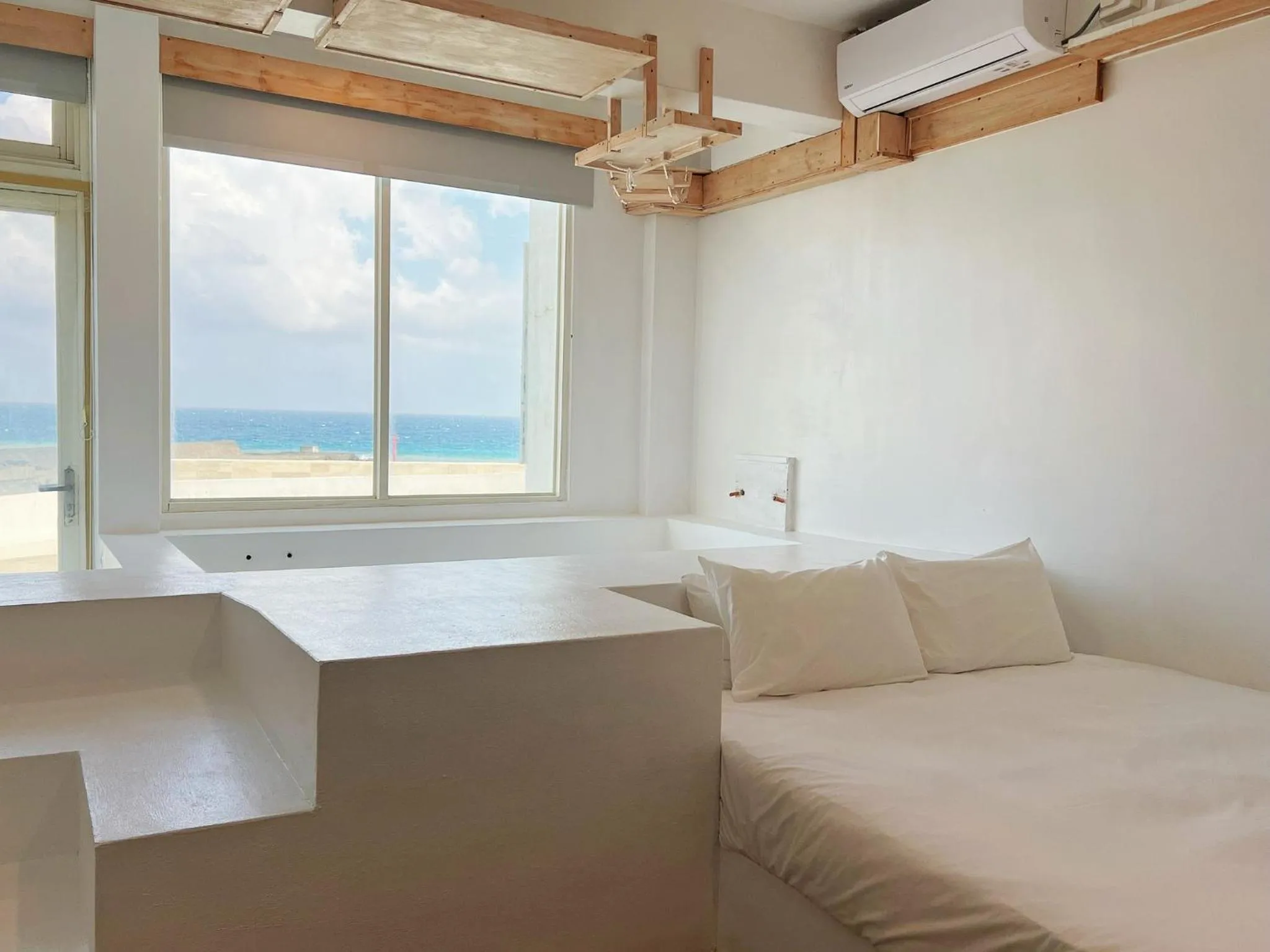 Bed in White&Light B&B