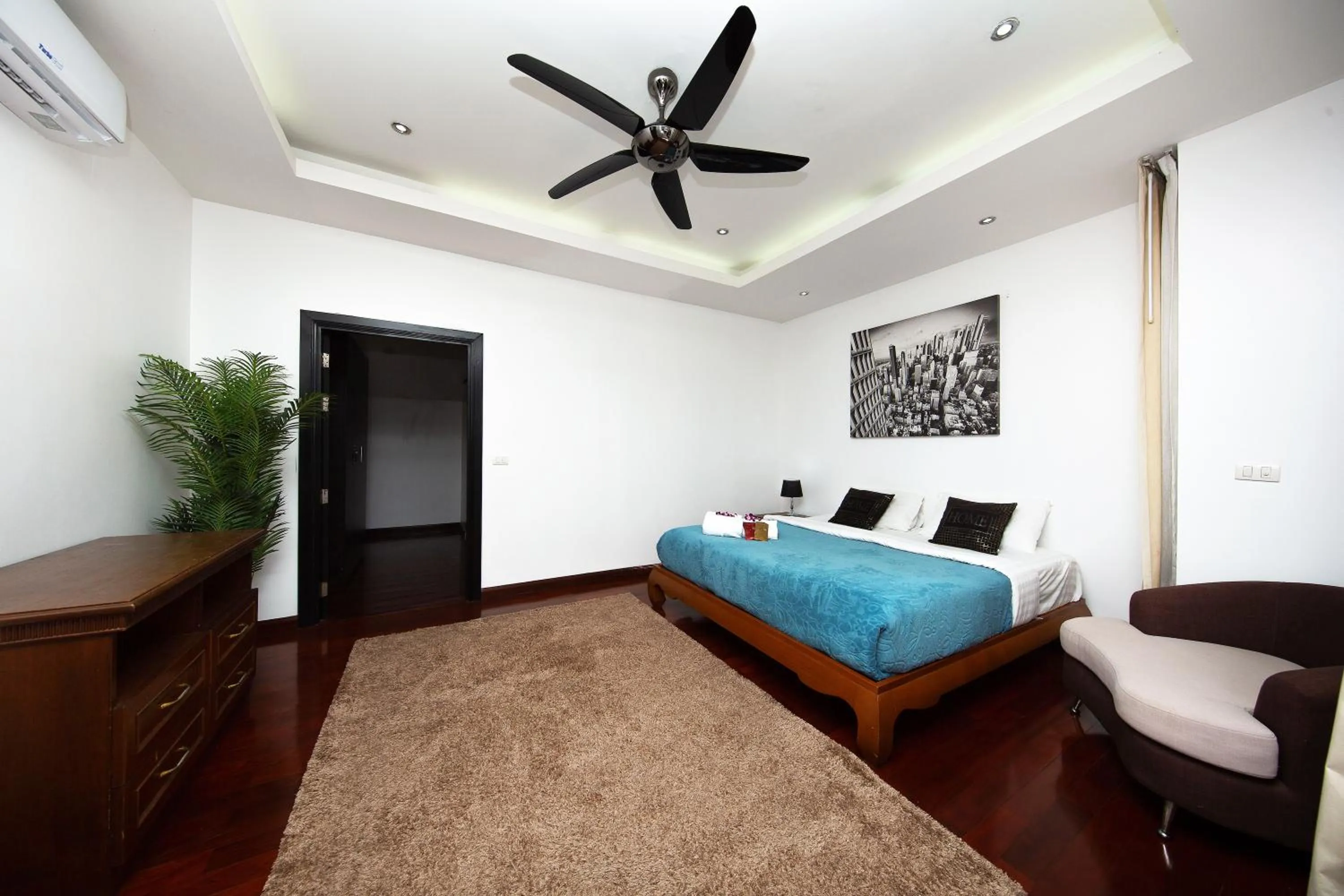 Bed in Paradise Pool Villa Pattaya in Tropicana Village