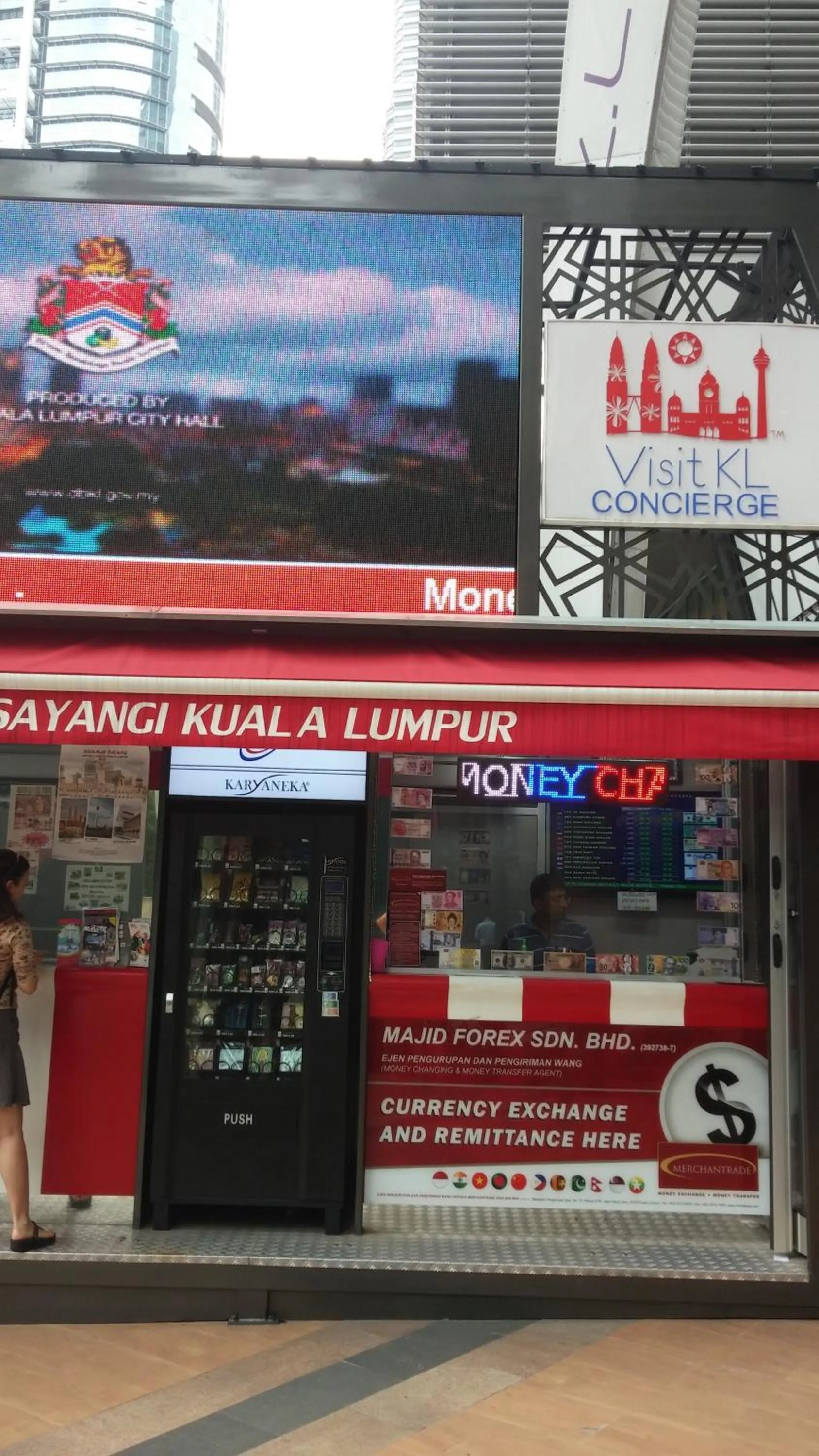 On-site shops in Soho Suites @ KLCC by Luxury Suites Asia