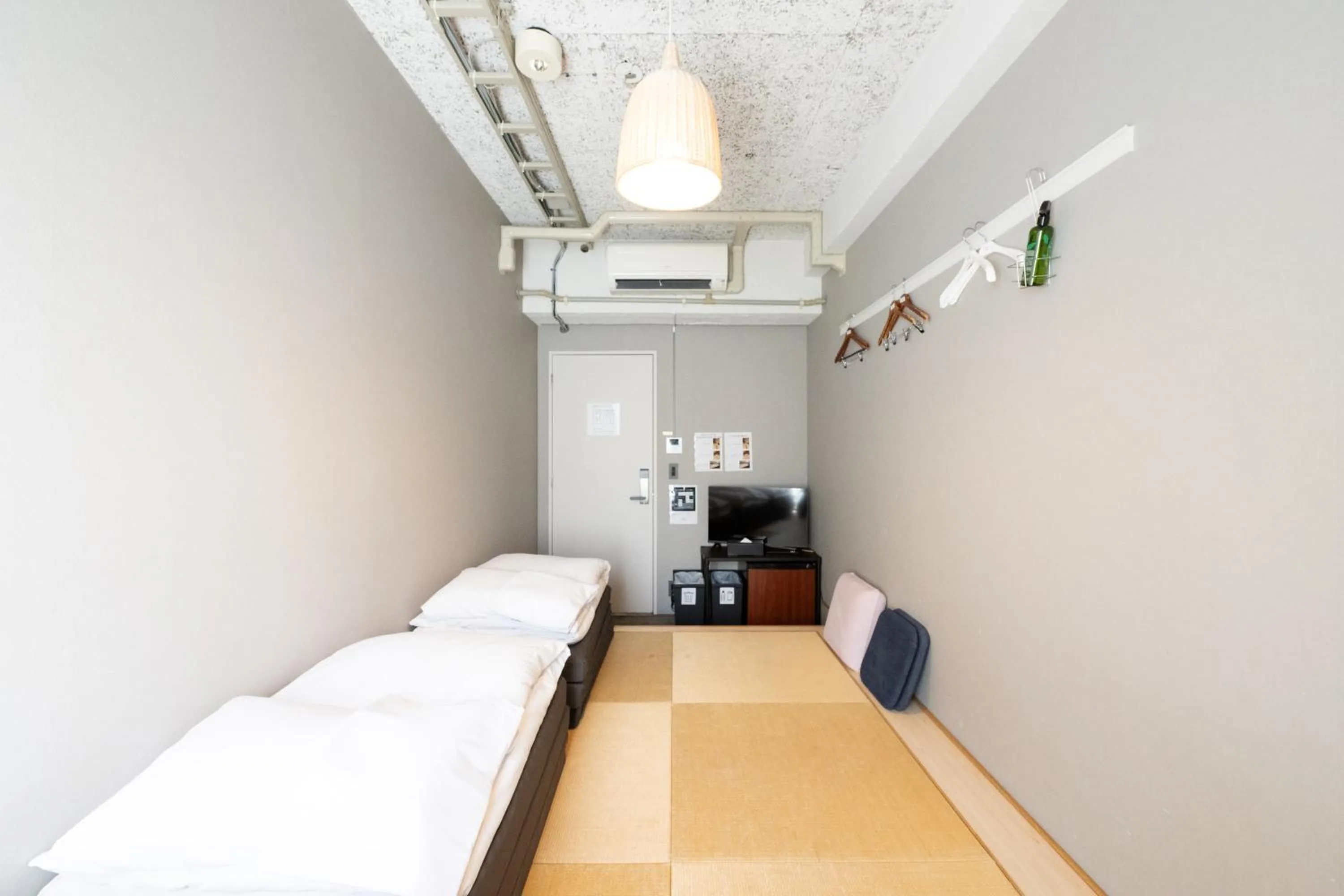Photo of the whole room, Bed in Imano Tokyo Hostel