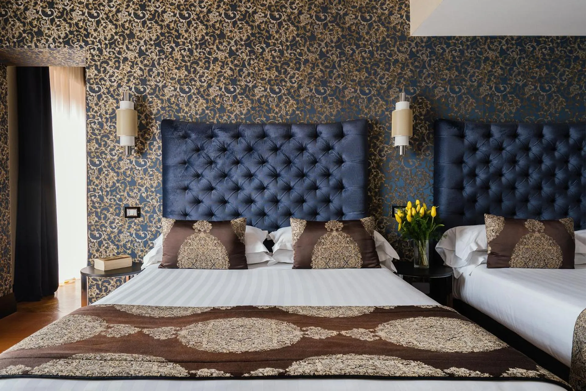 Bed in Unica Suites Rome