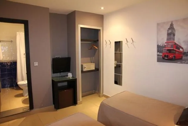 Photo of the whole room, Bed in Hostal Central