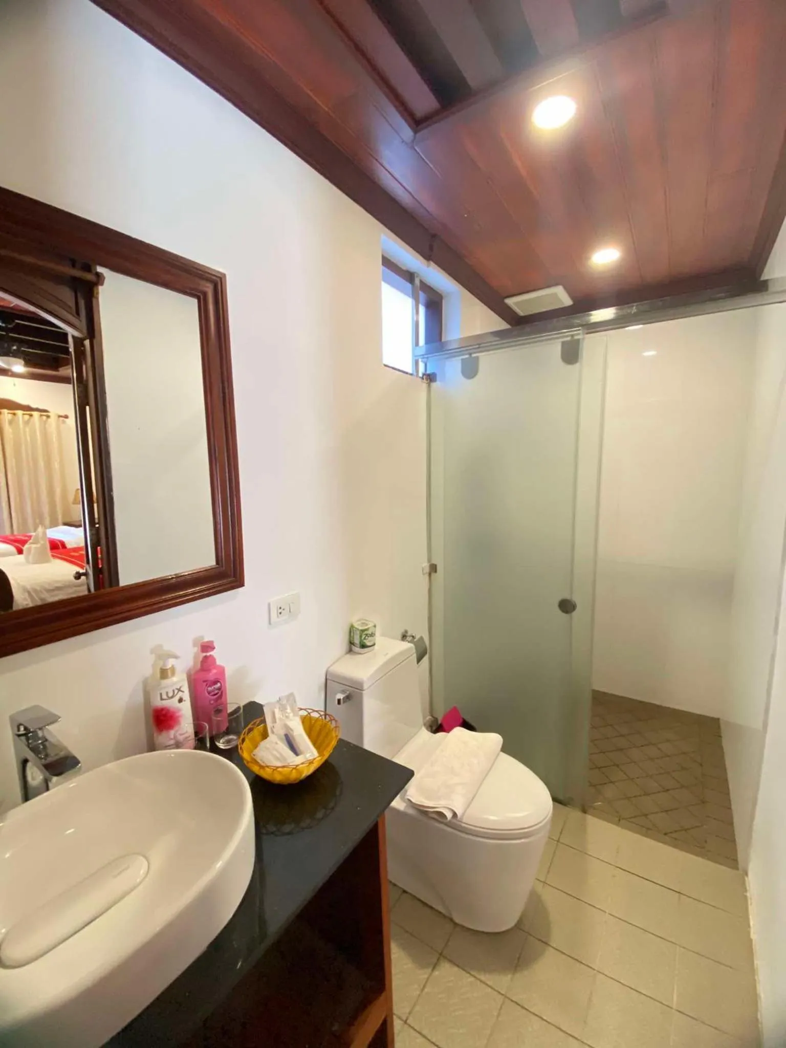 Shower in Villa Sirikili Hotel Luang Prabang