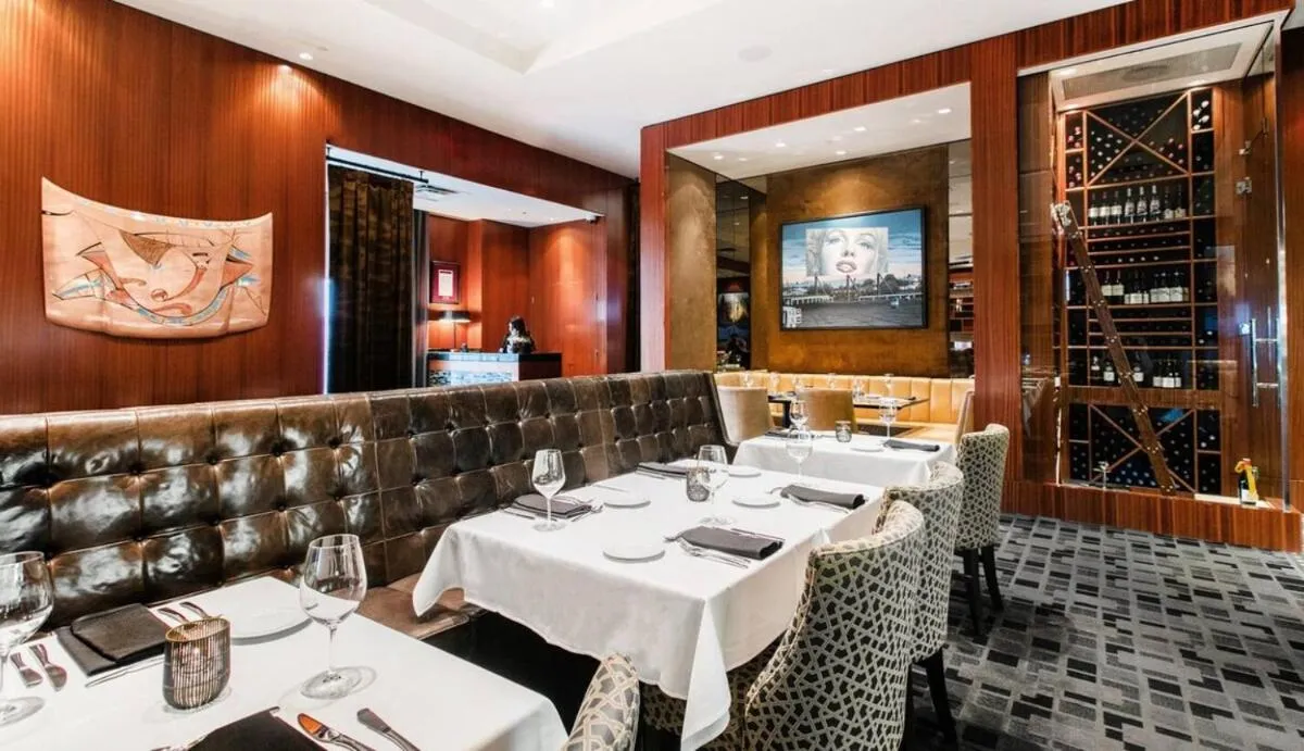 Chic Retreat with Hot Tub - King Bed - Fireplace - WEM