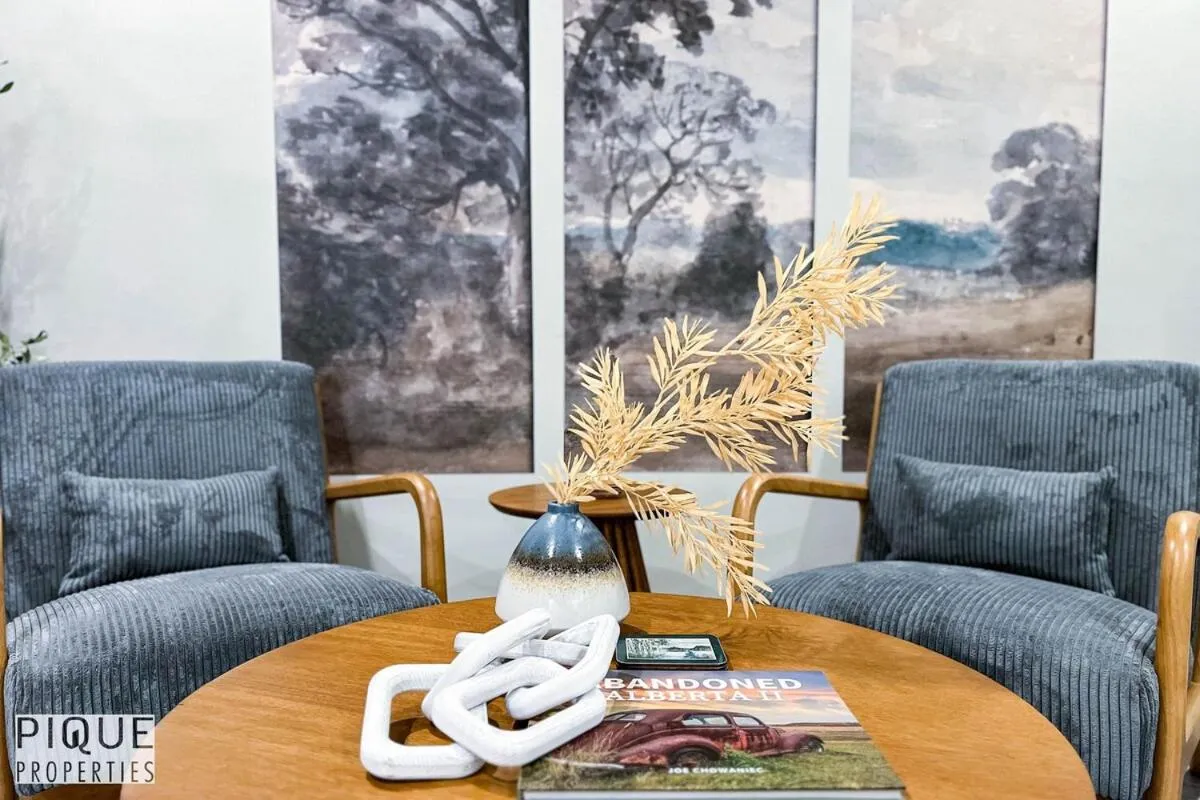 Chic Retreat with Hot Tub - King Bed - Fireplace - WEM