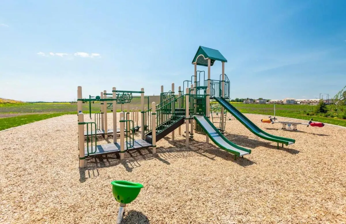 Chic Retreat with Hot Tub - King Bed - Fireplace - WEM