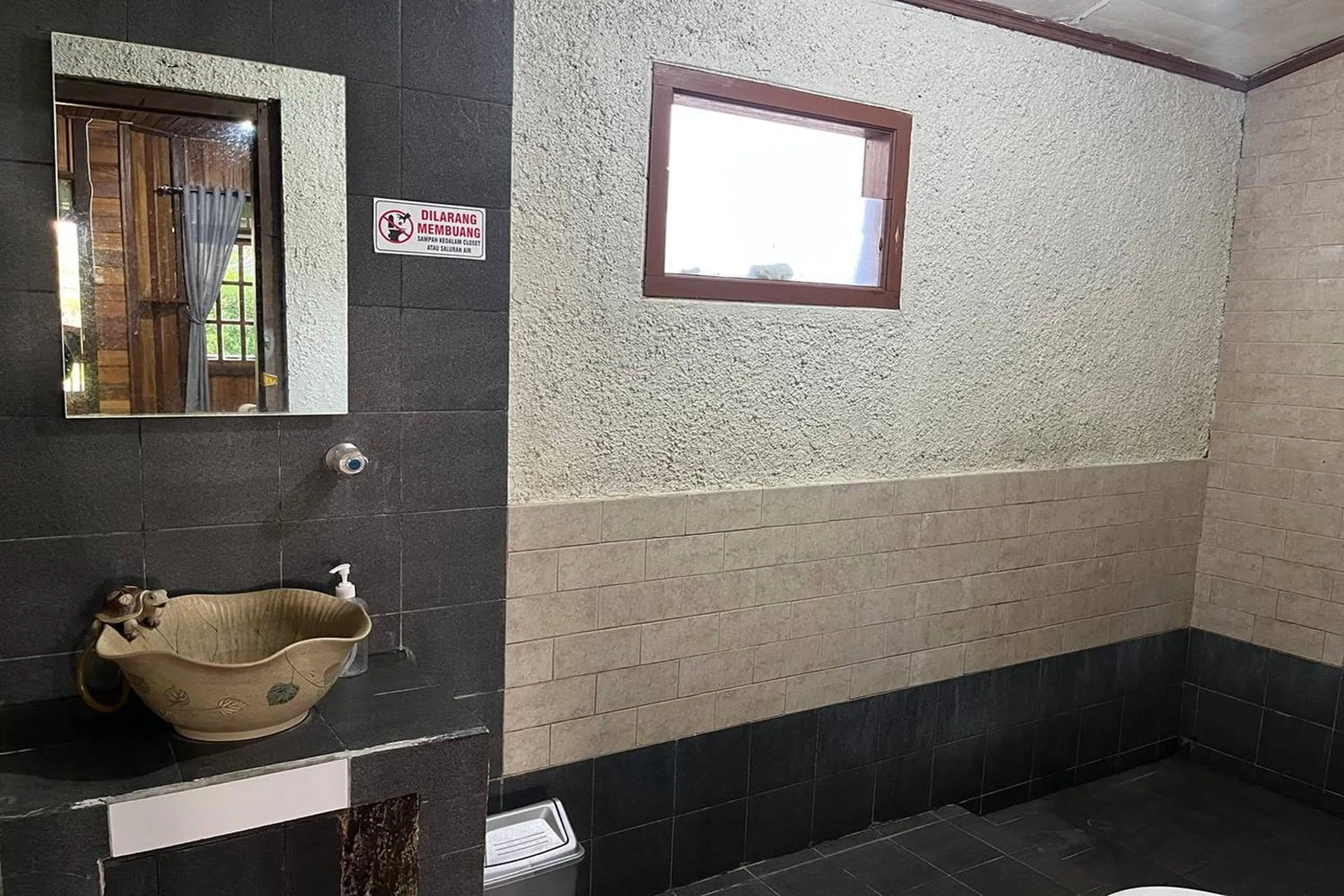 Bathroom in Tjapoeng Resort Pancawati