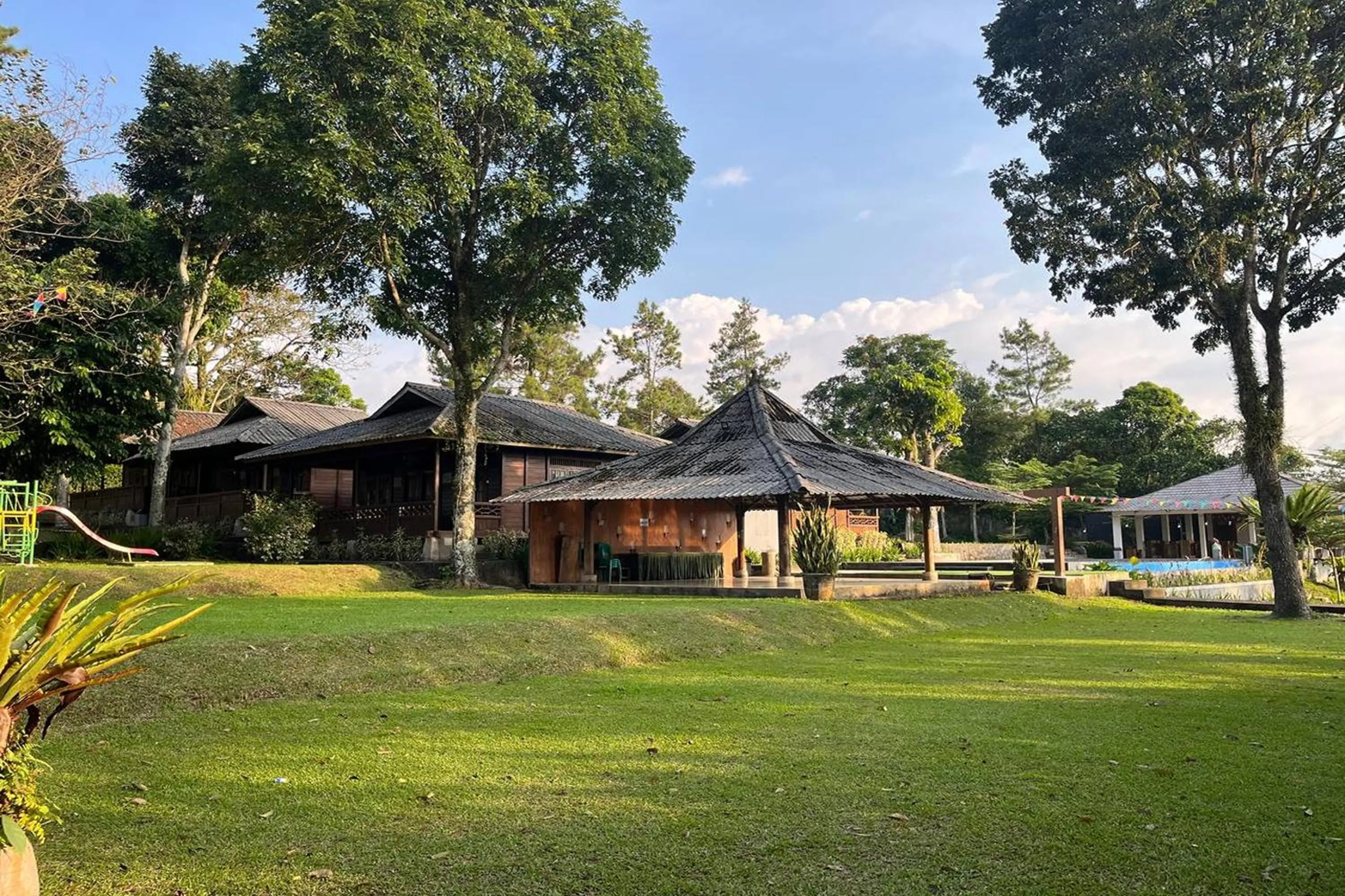 Property building in Tjapoeng Resort Pancawati