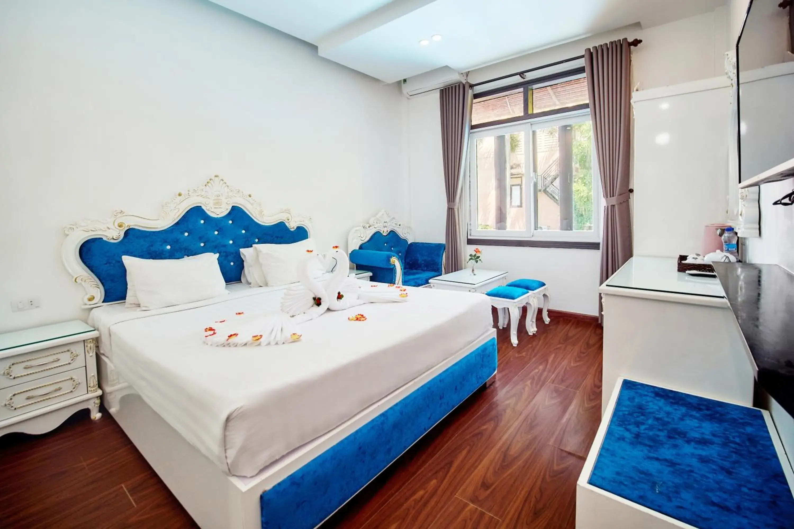 Deluxe Double or Twin Room in Hoian Nostalgia Hotel Deluxe Double or Twin Room in Hoian Nostalgia Hotel