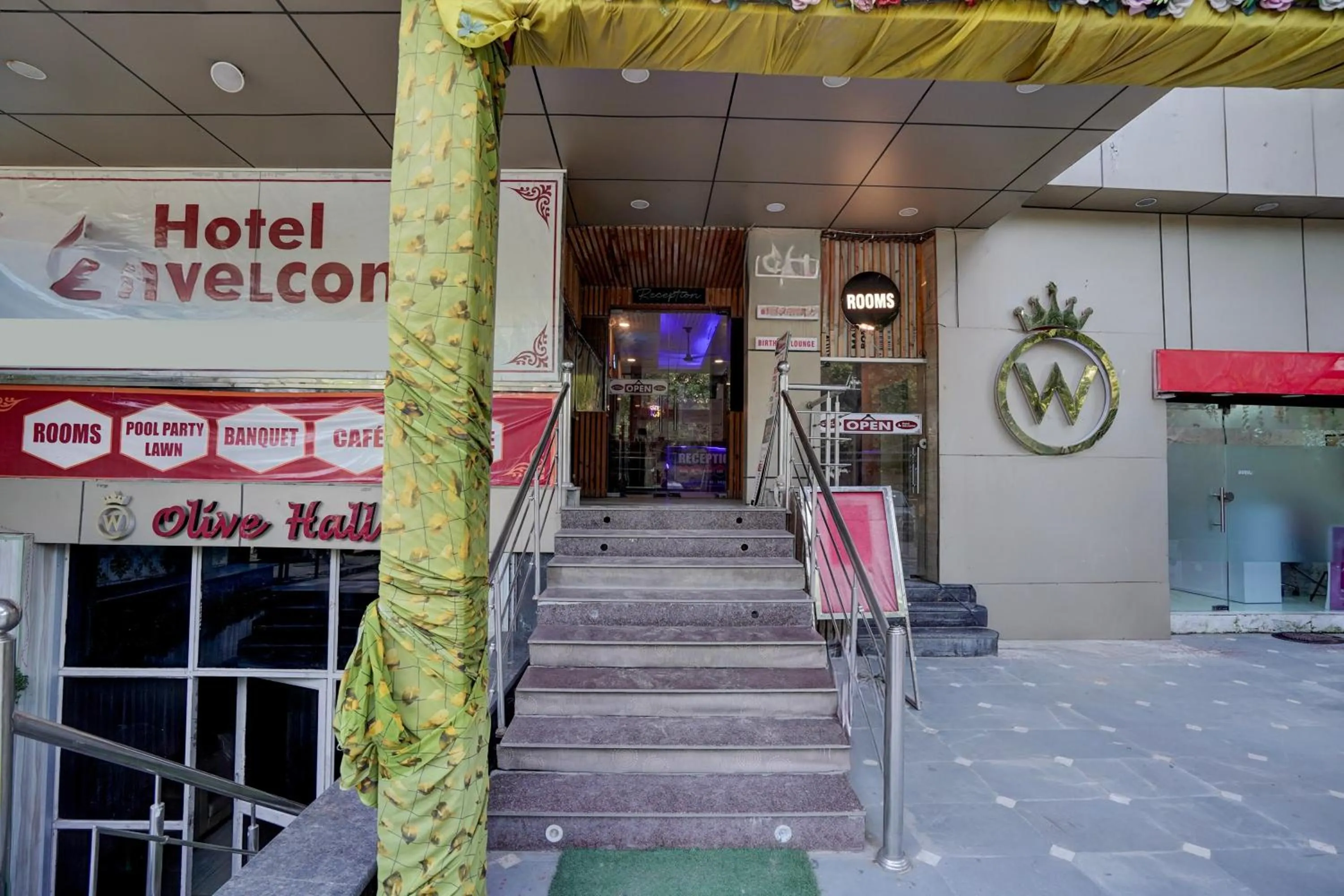 Facade/entrance in HOTEL O WELCOME INN