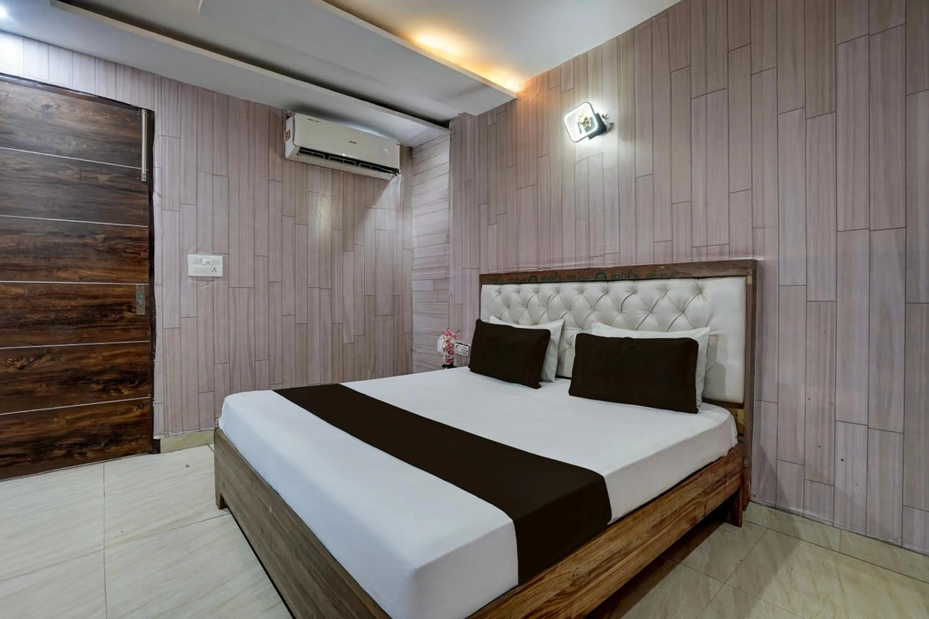 Bedroom in HOTEL O WELCOME INN