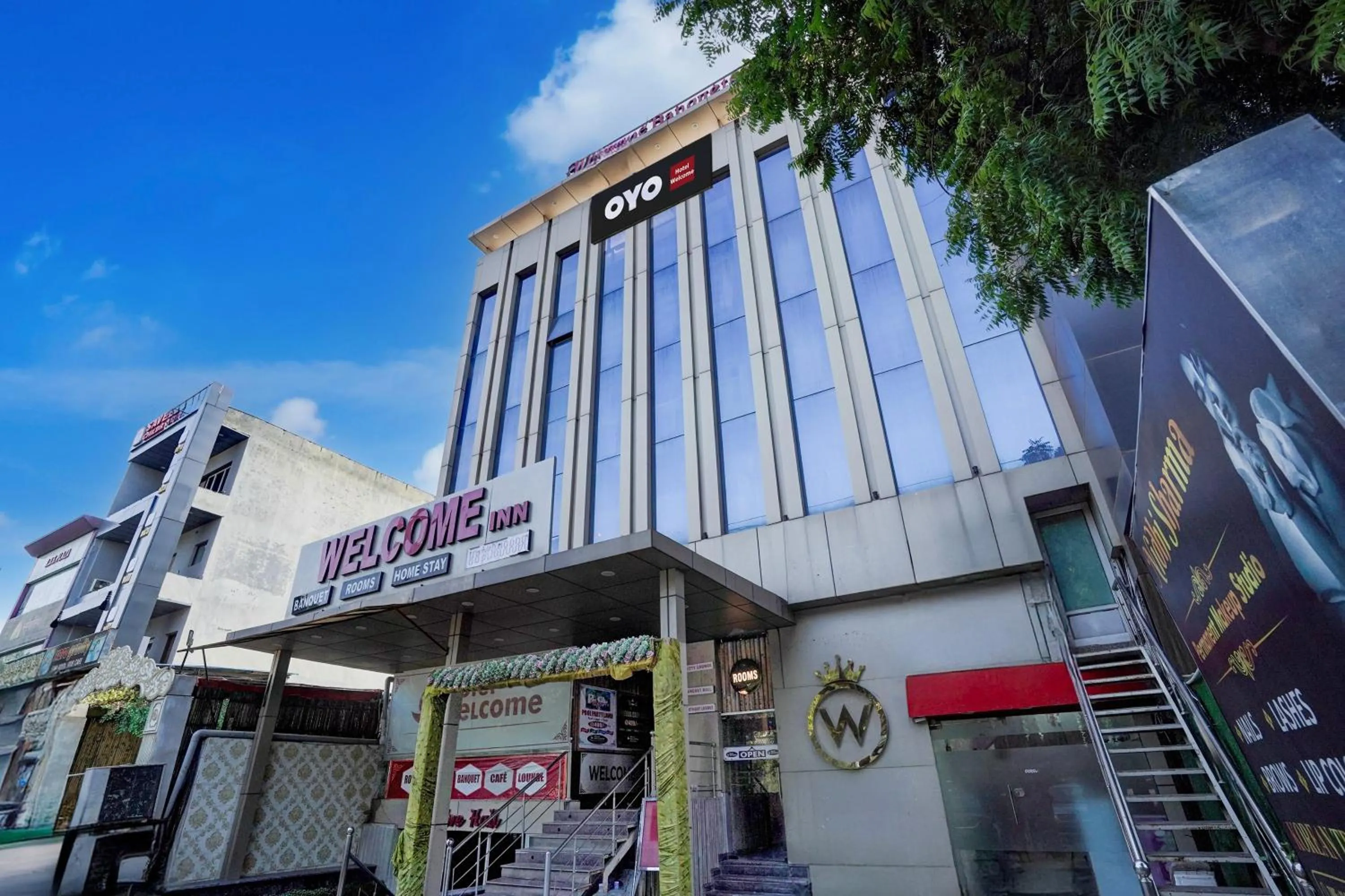 Facade/entrance in HOTEL O WELCOME INN