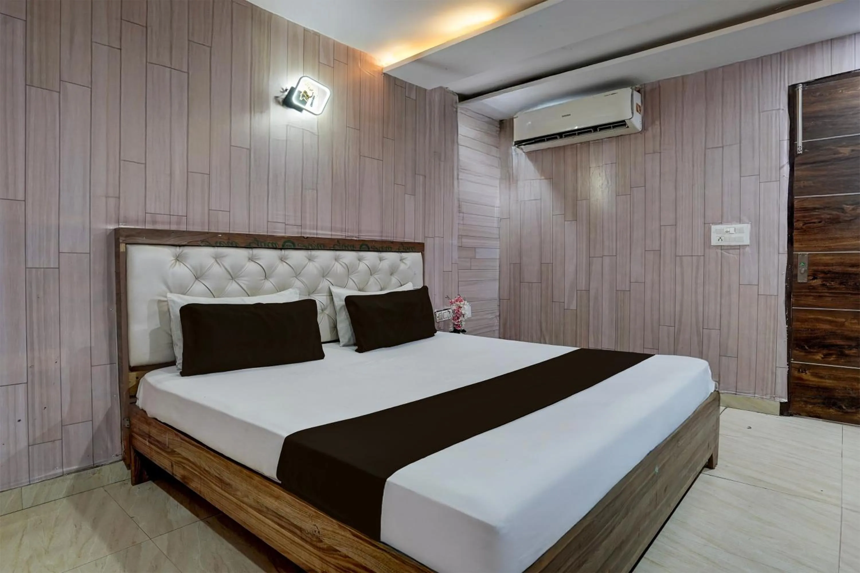 Bedroom in HOTEL O WELCOME INN