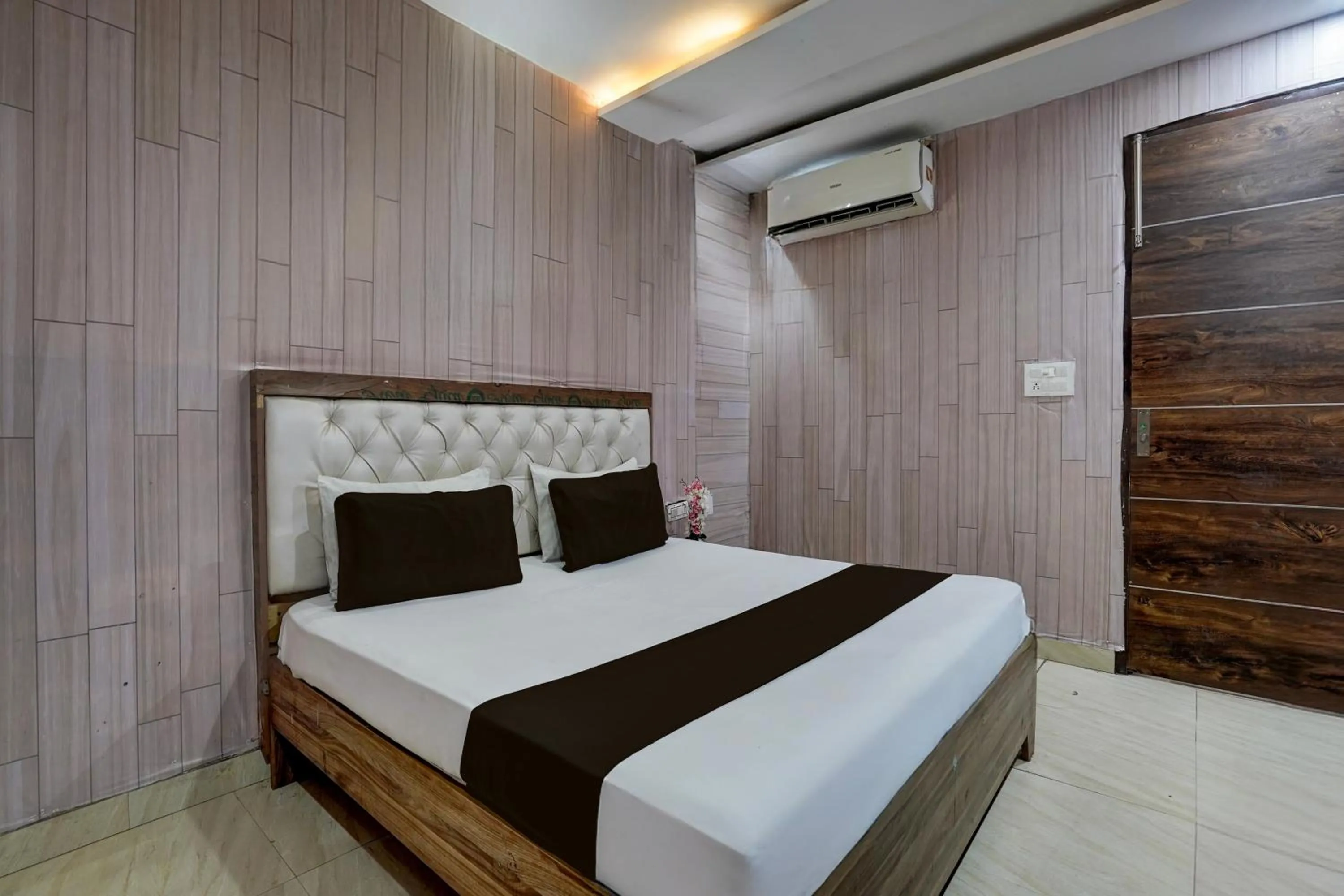 Bedroom in HOTEL O WELCOME INN