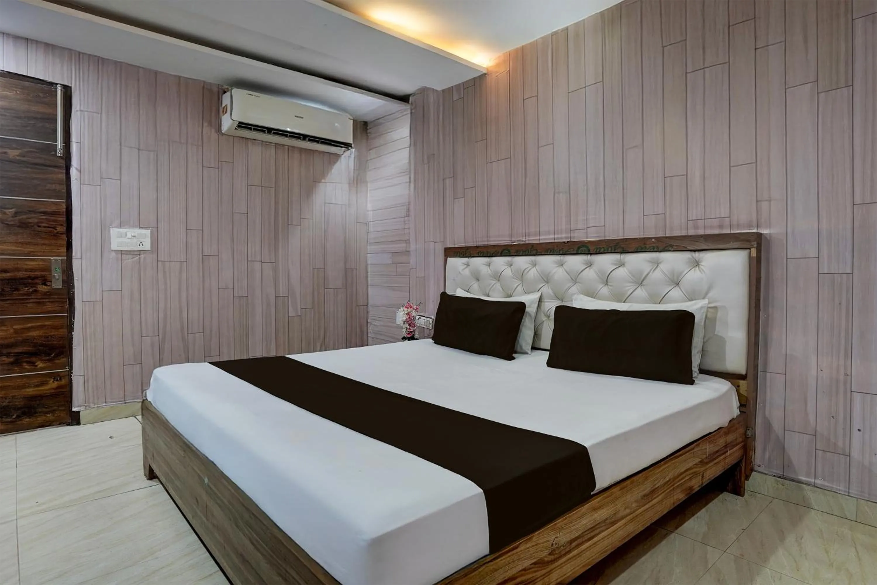 Bedroom in HOTEL O WELCOME INN