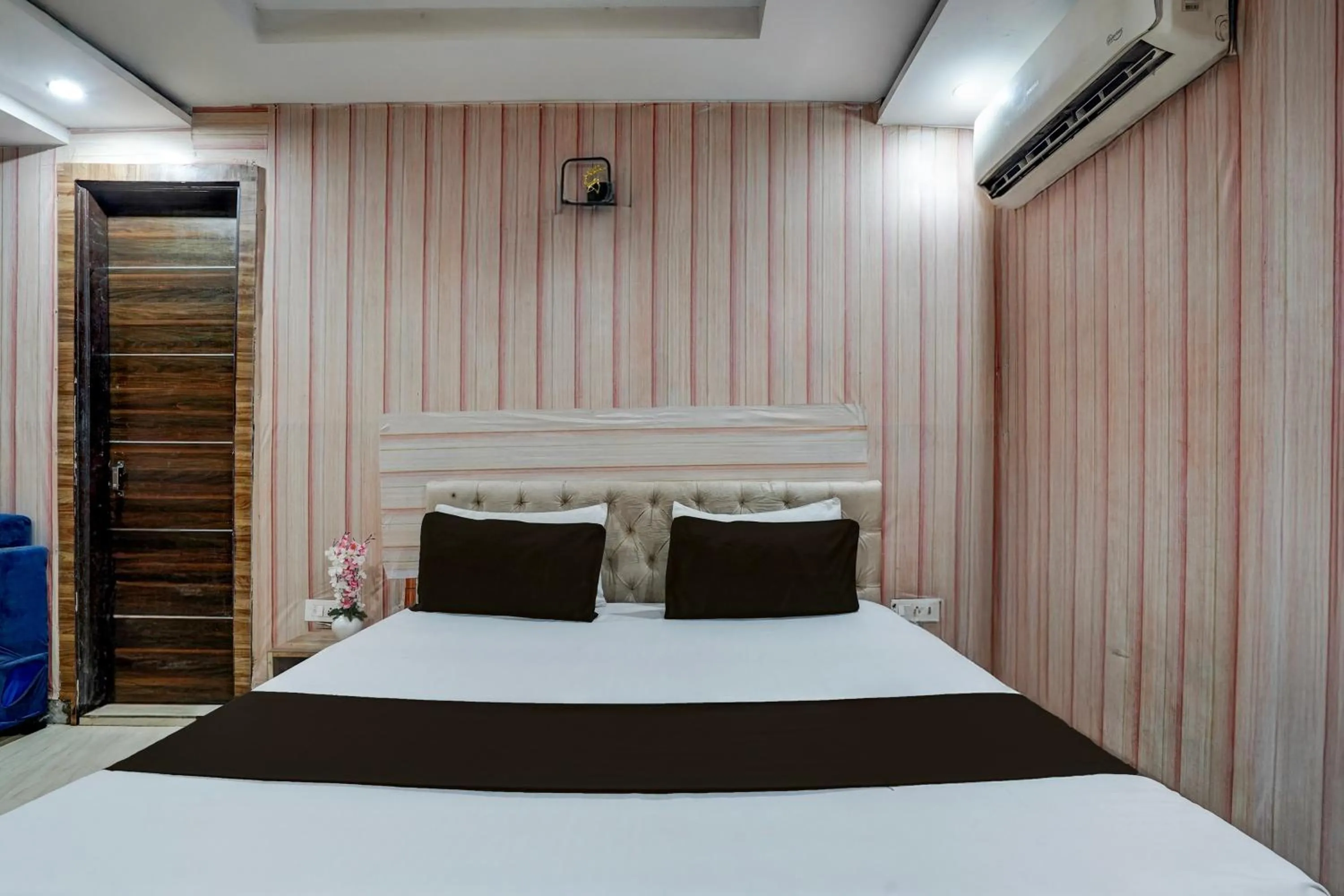 Bedroom in HOTEL O WELCOME INN