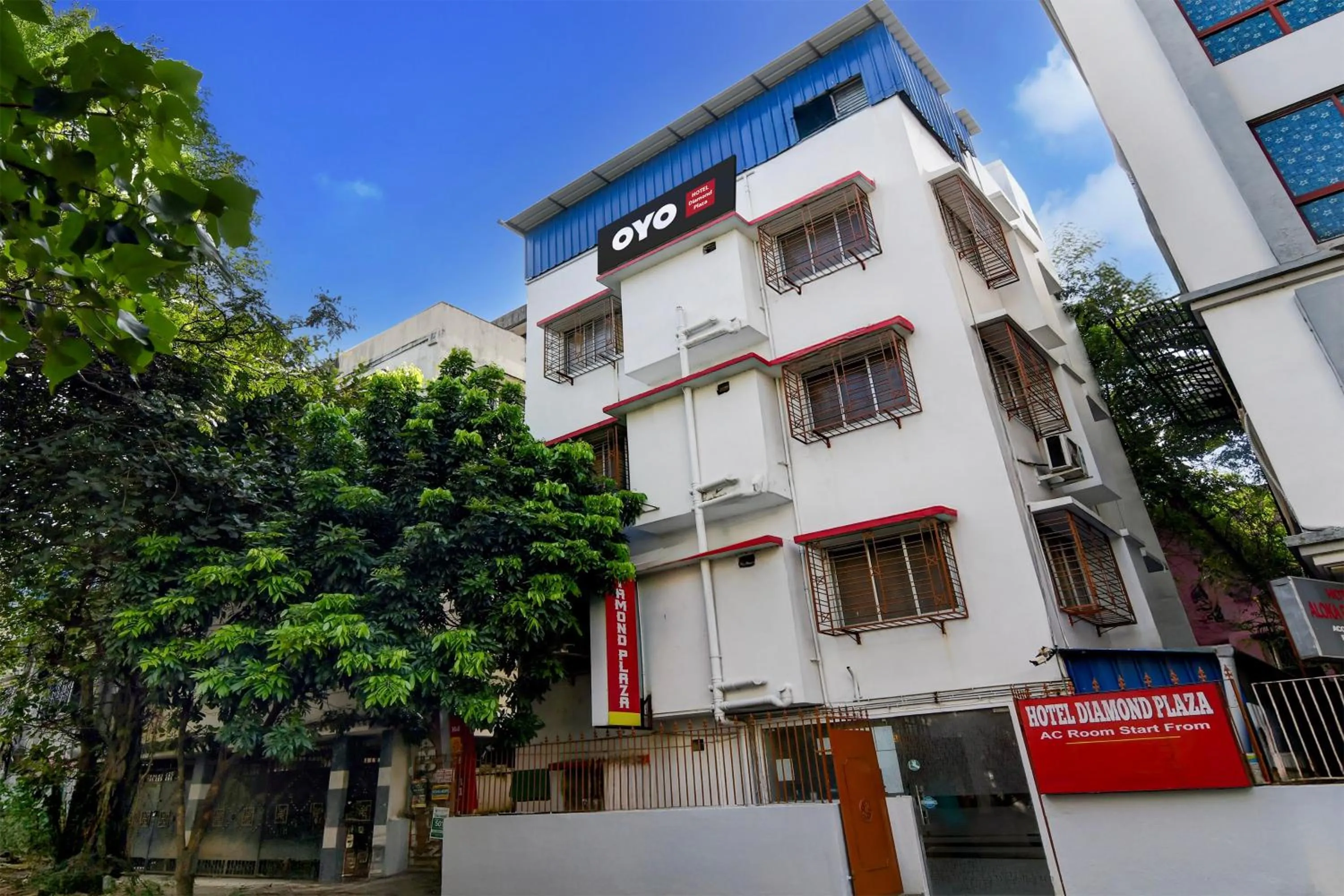 Facade/entrance in Hotel O Diamond Plaza