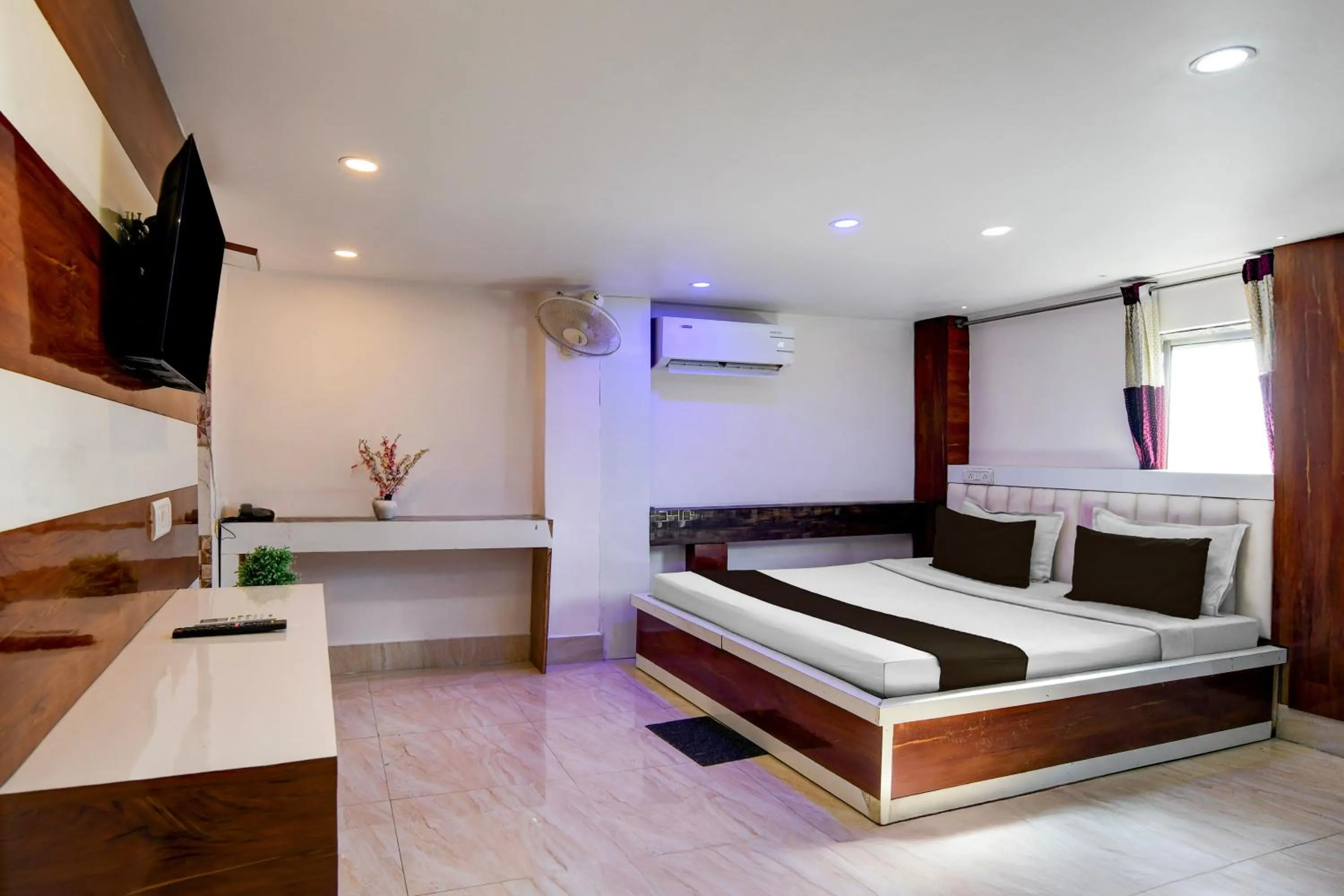 Bedroom, Bed in Hotel O Diamond Plaza